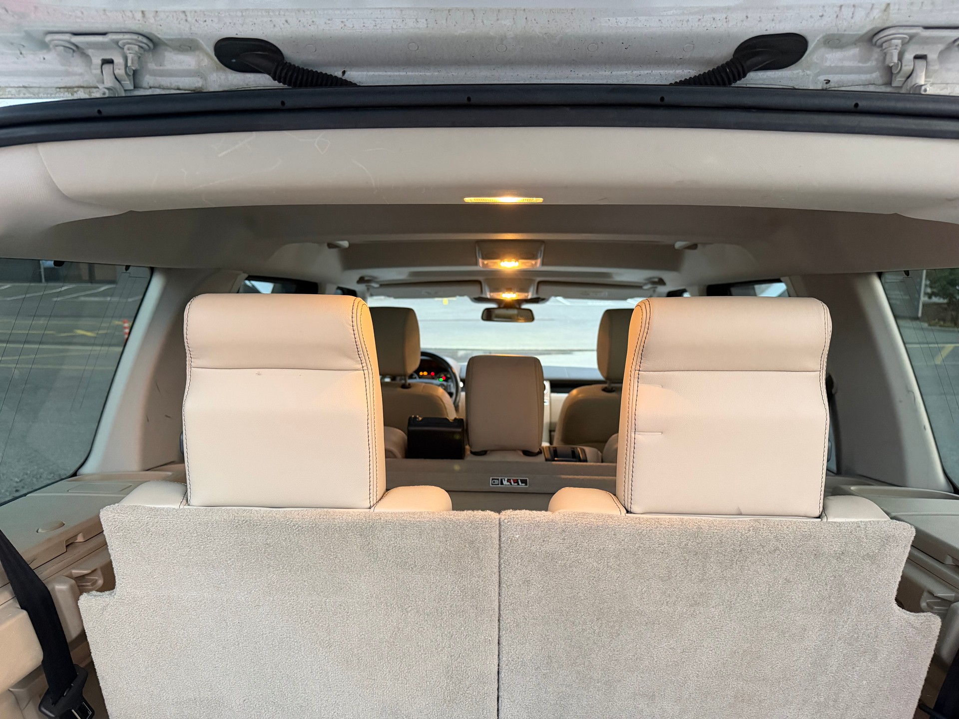LAND ROVER Discovery 3.0 SDV6 Graphite Automatic-image-7