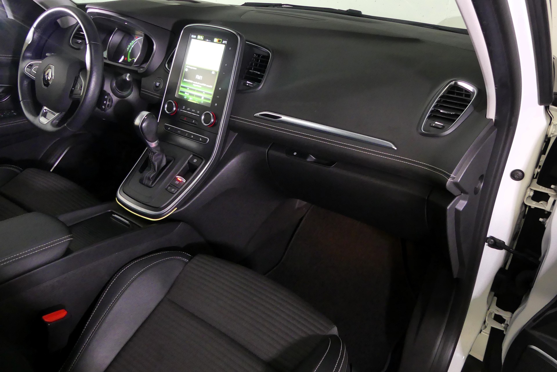 RENAULT Scénic 1.3 16V Turbo Intens EDC-image-9