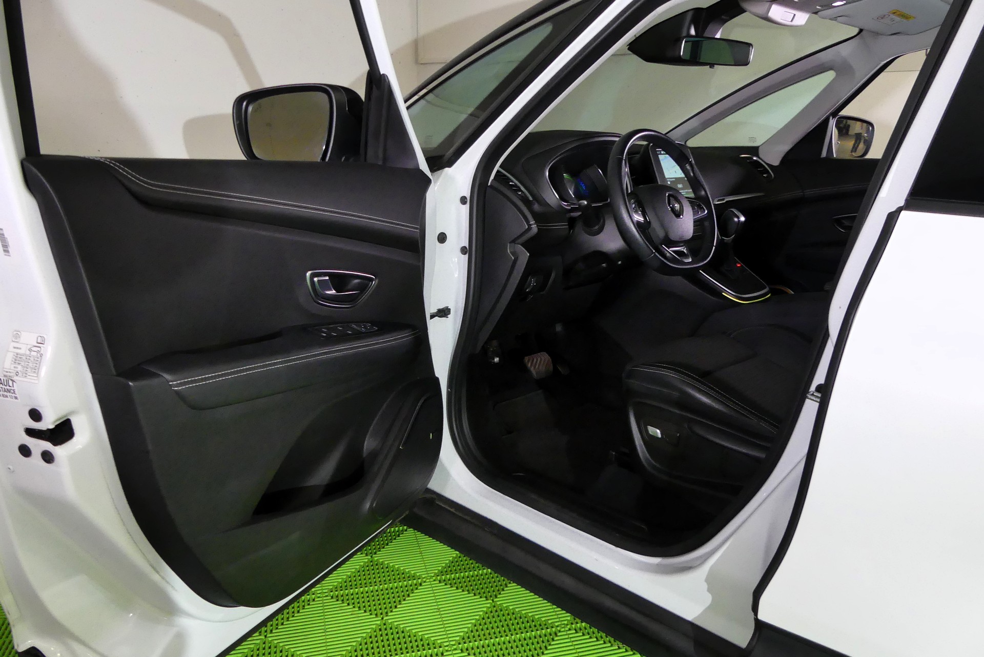 RENAULT Scénic 1.3 16V Turbo Intens EDC-image-7