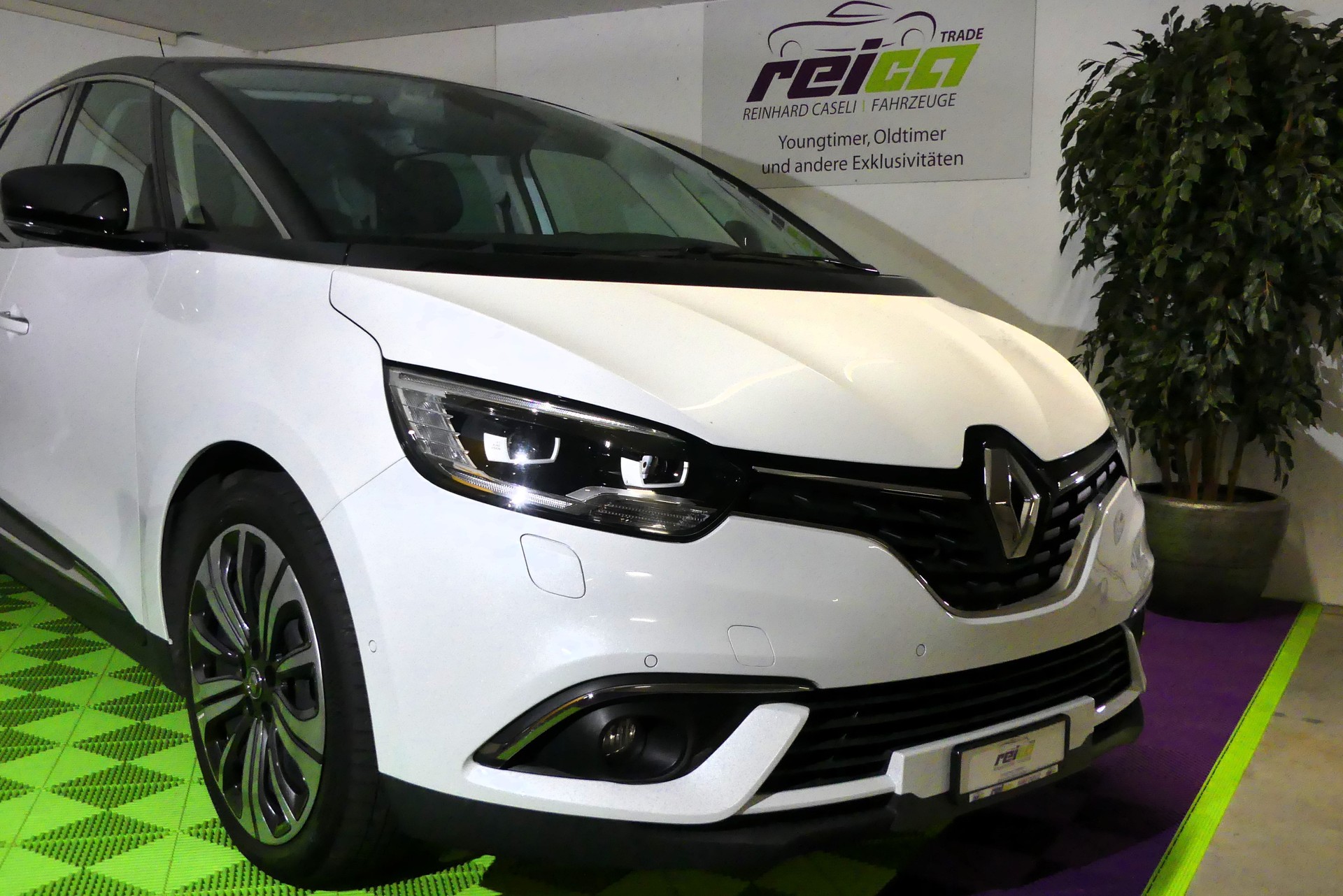 RENAULT Scénic 1.3 16V Turbo Intens EDC-image-1