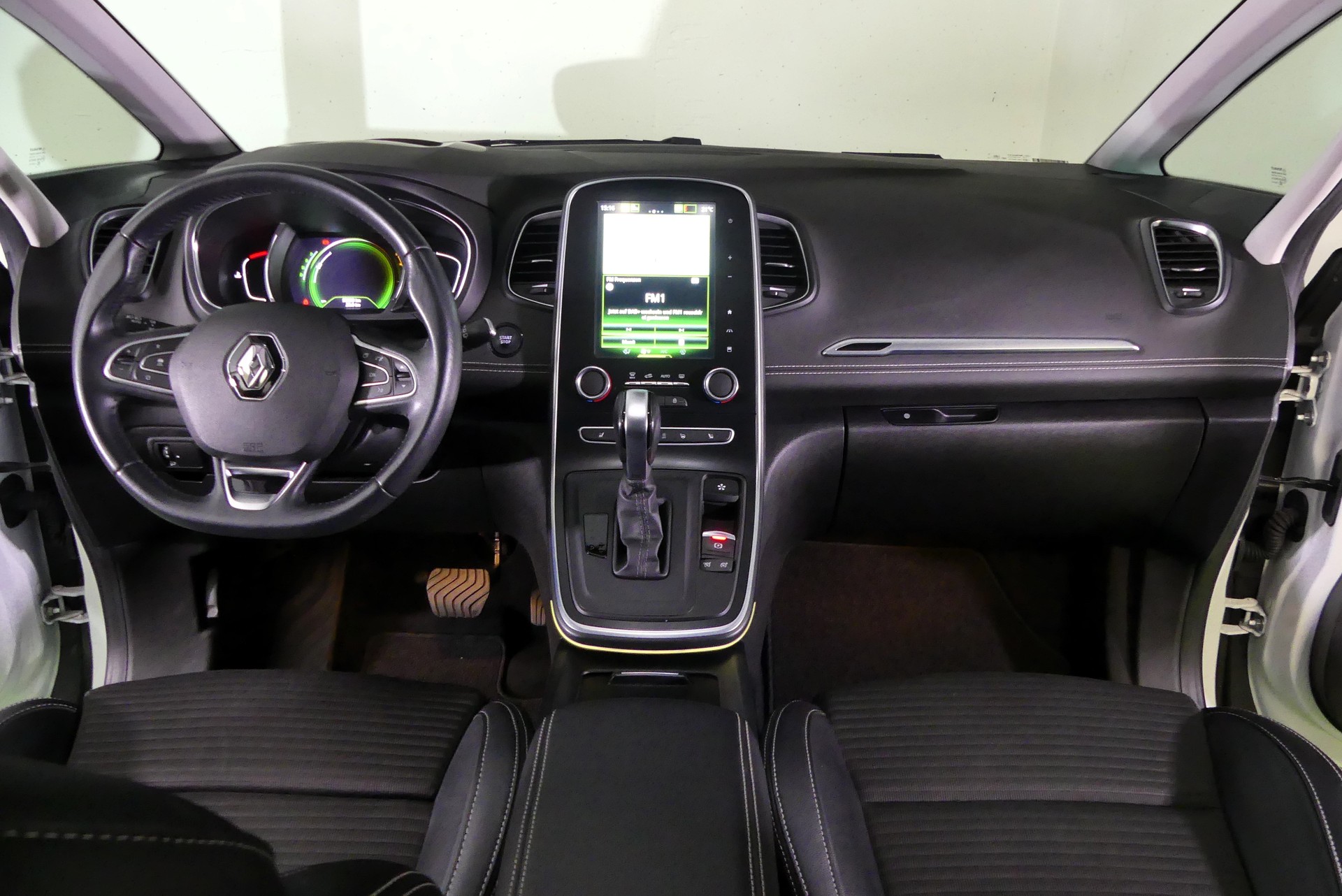 RENAULT Scénic 1.3 16V Turbo Intens EDC-image-5