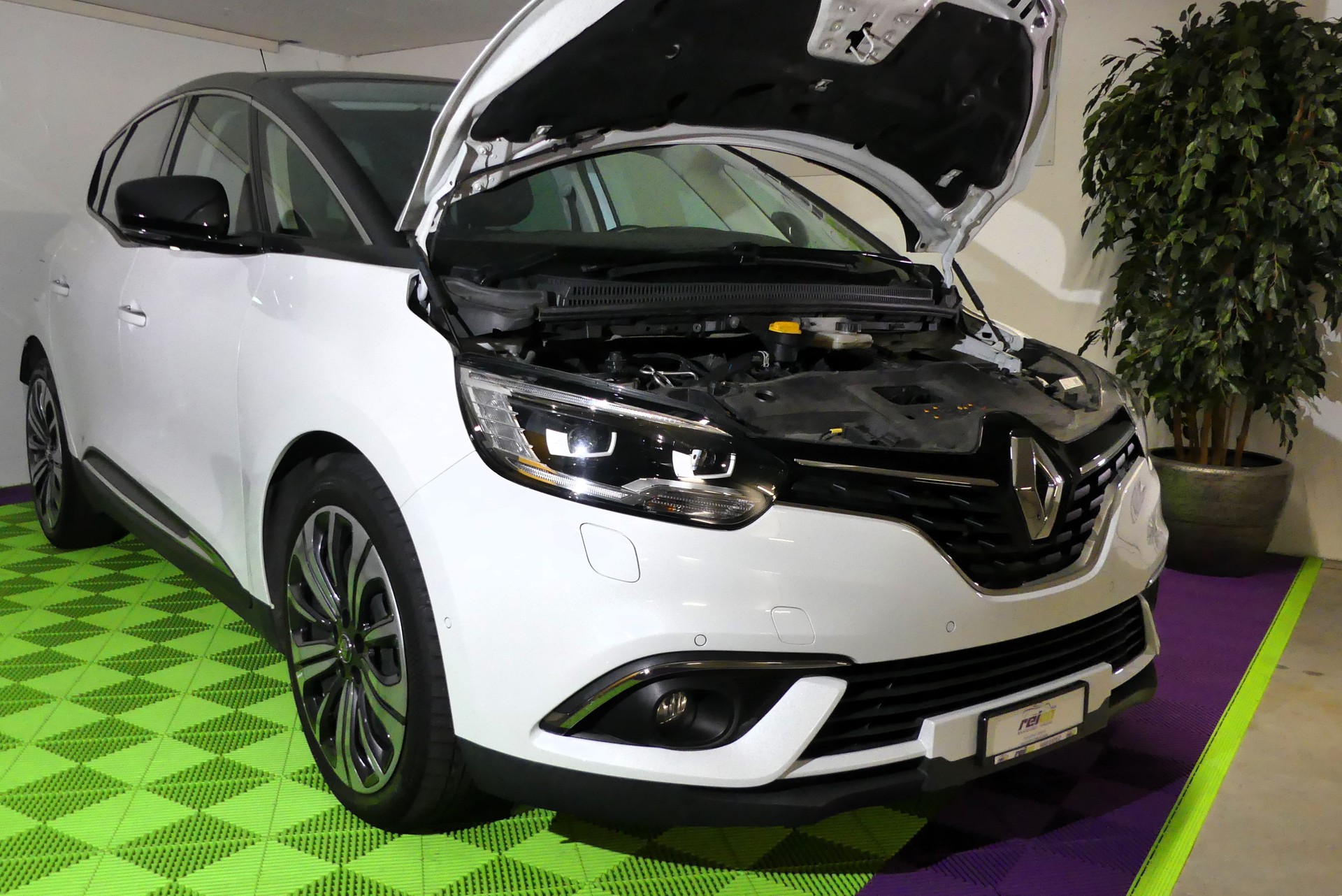 RENAULT Scénic 1.3 16V Turbo Intens EDC-image-15