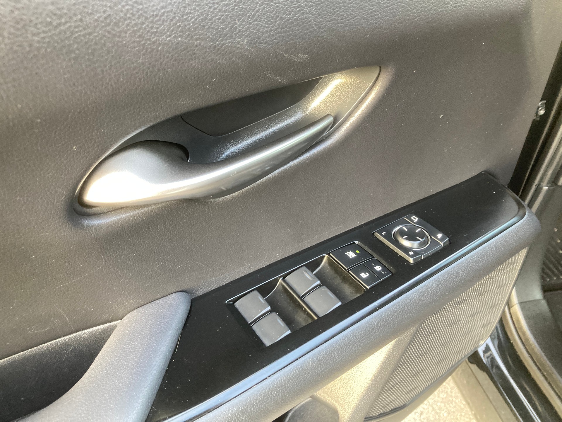 LEXUS UX 250h Excellence AWD Automatic-image-8