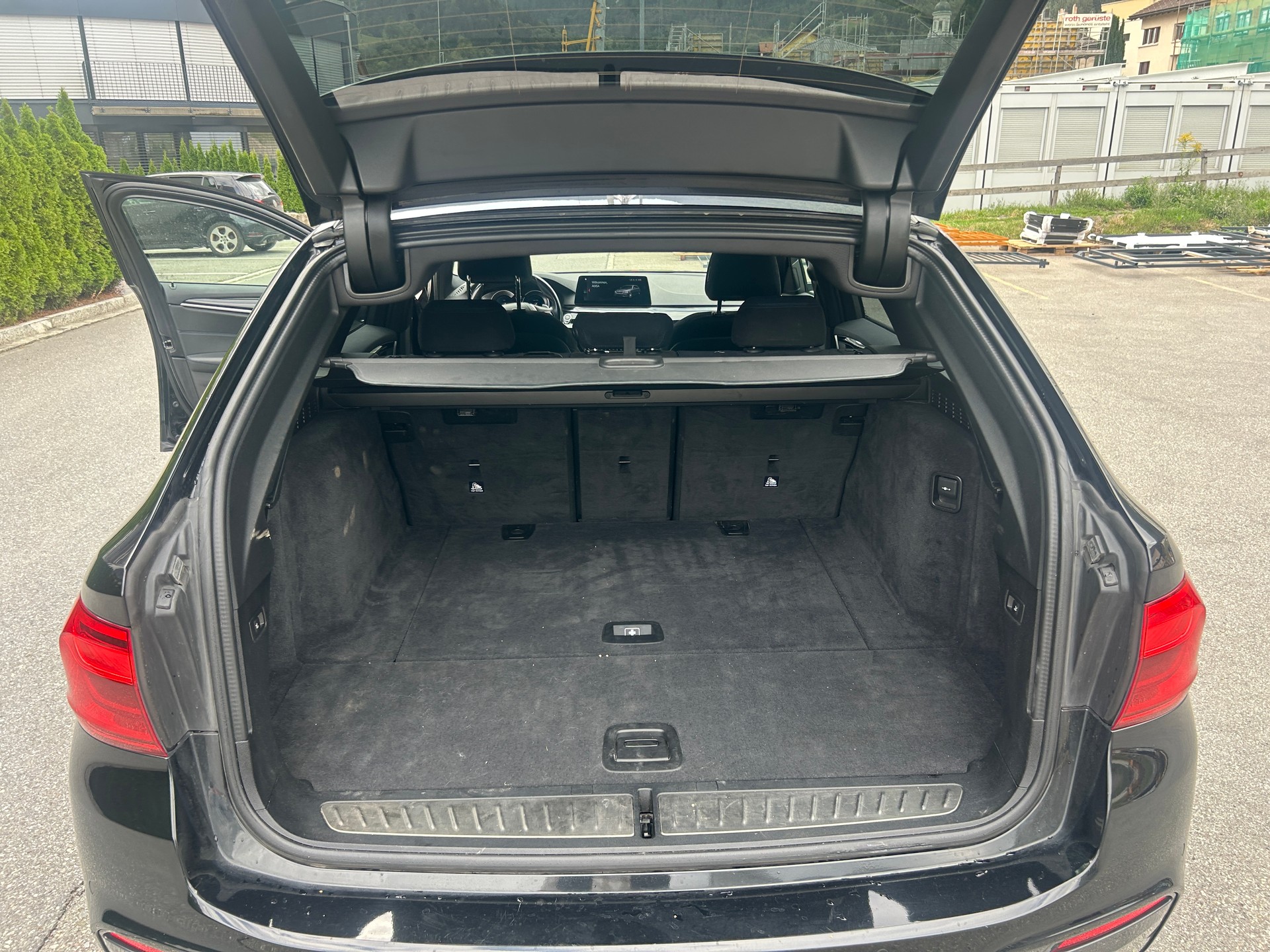 BMW 520d xDrive Touring Sport Line Steptronic-image-10