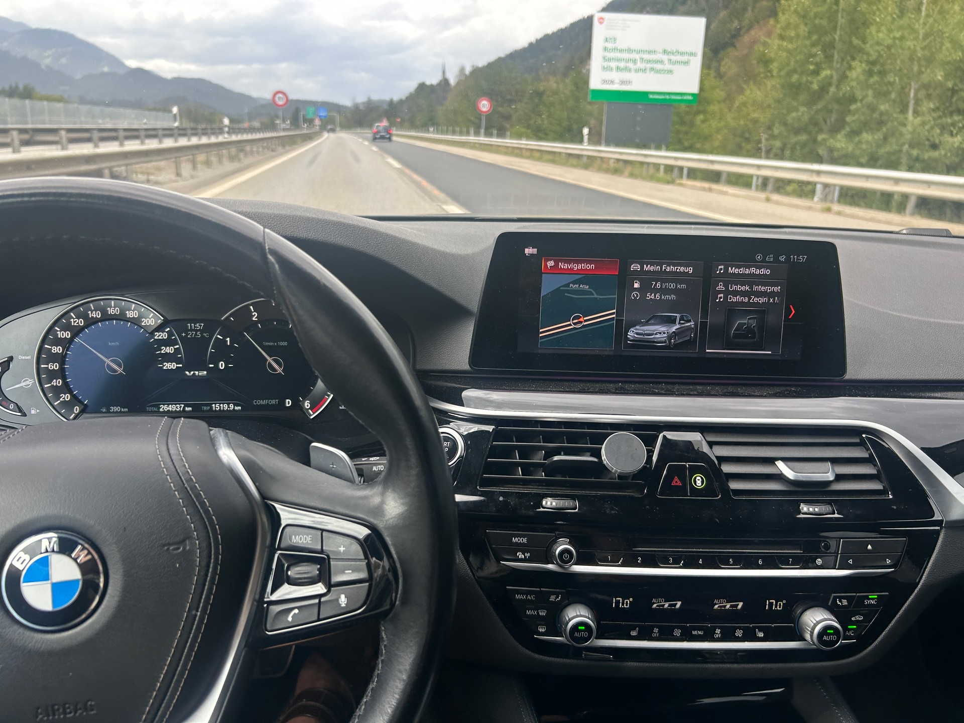 BMW 520d xDrive Touring Sport Line Steptronic-image-12