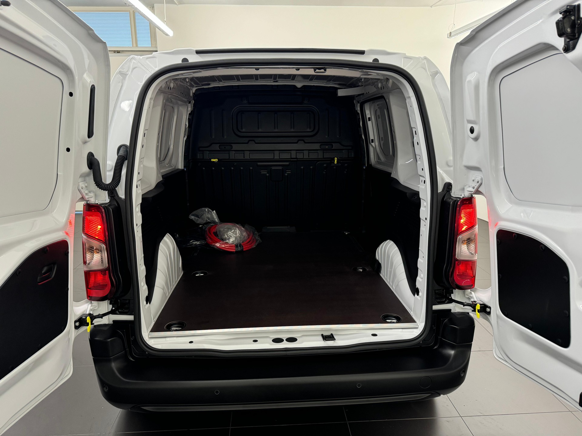 CITROEN e-Berlingo M erhöhte Nutzlast 50kWh Swiss Edition-image-6