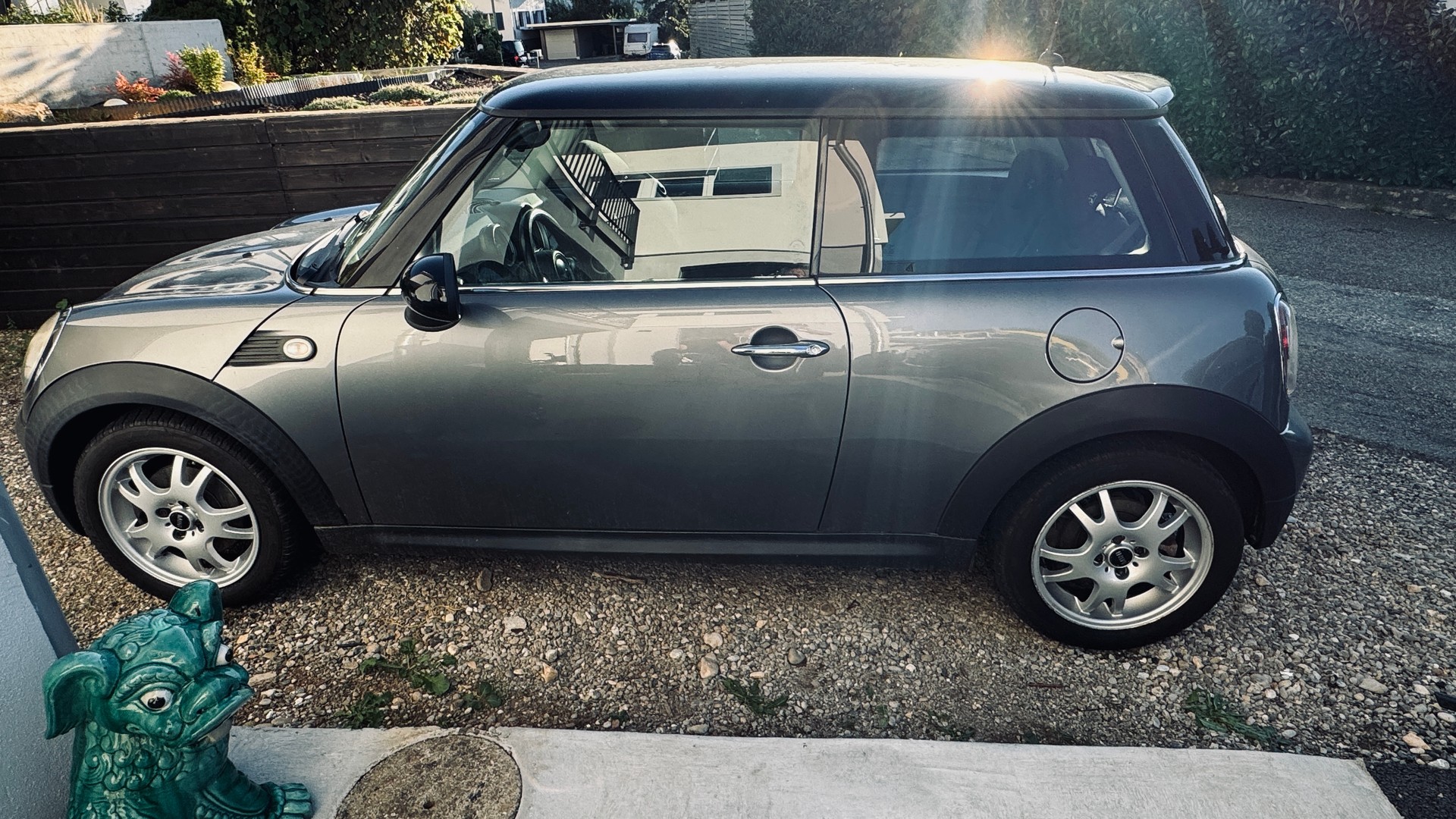 MINI 1.6i Cooper-image-1
