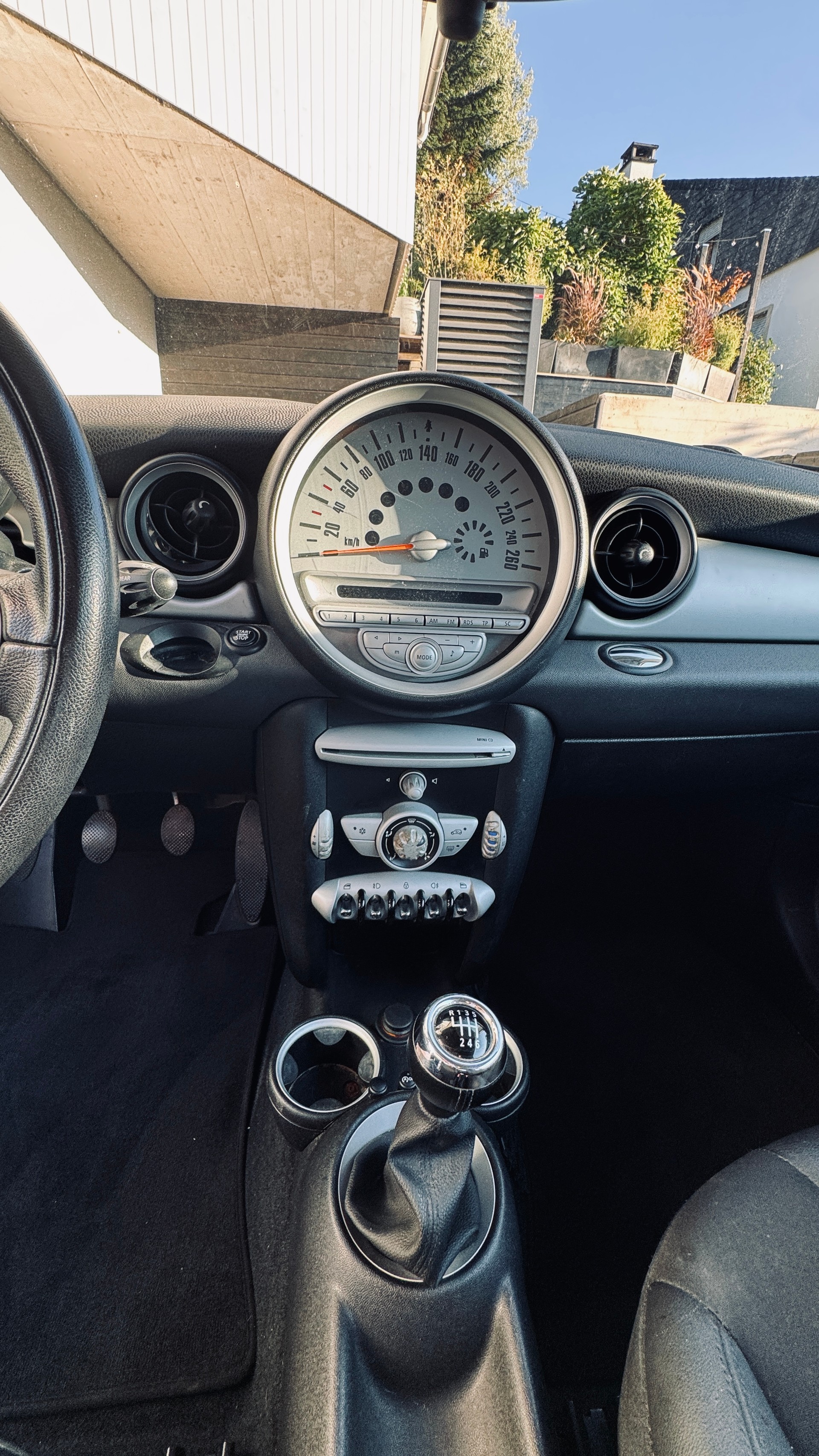 MINI 1.6i Cooper-image-4