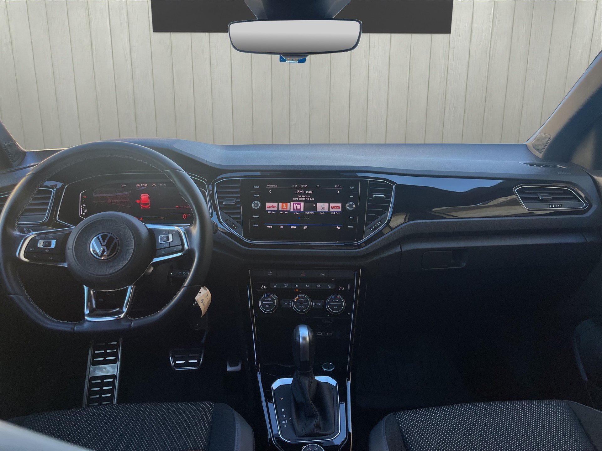 VW T-Roc 2.0 TSI Sport Selection DSG 4Motion-image-9