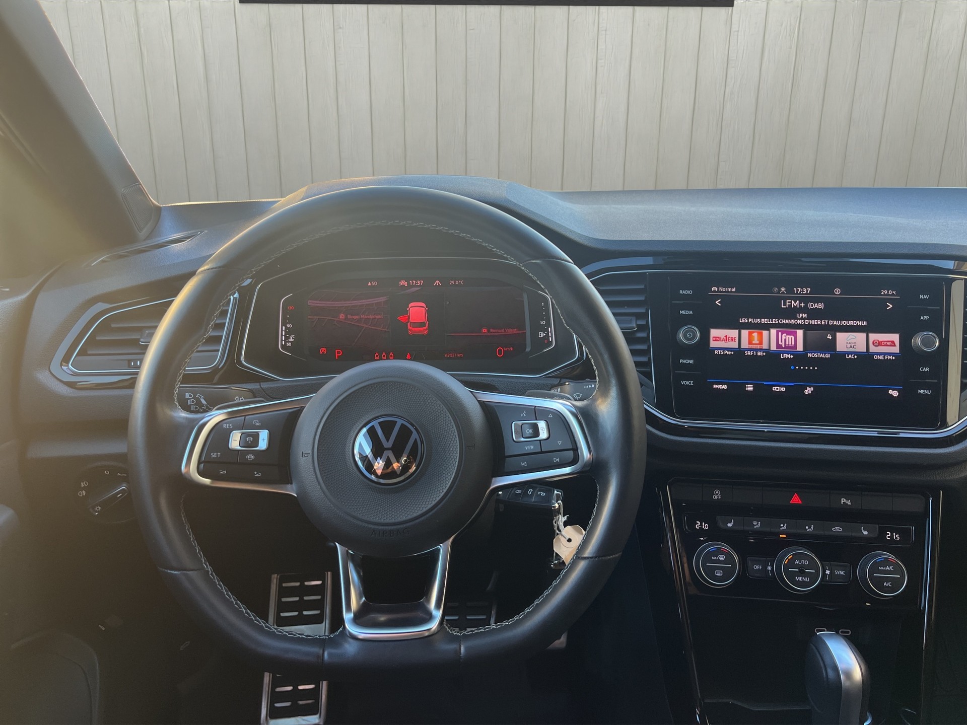 VW T-Roc 2.0 TSI Sport Selection DSG 4Motion-image-10