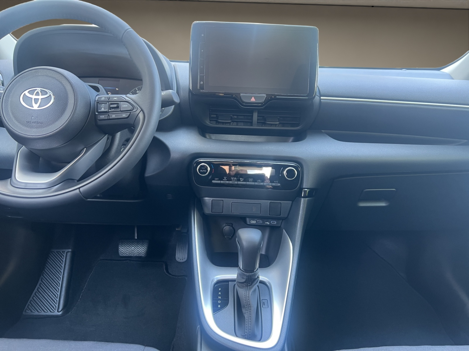 TOYOTA Yaris 1.5 VVT-i HSD Comfort-image-12