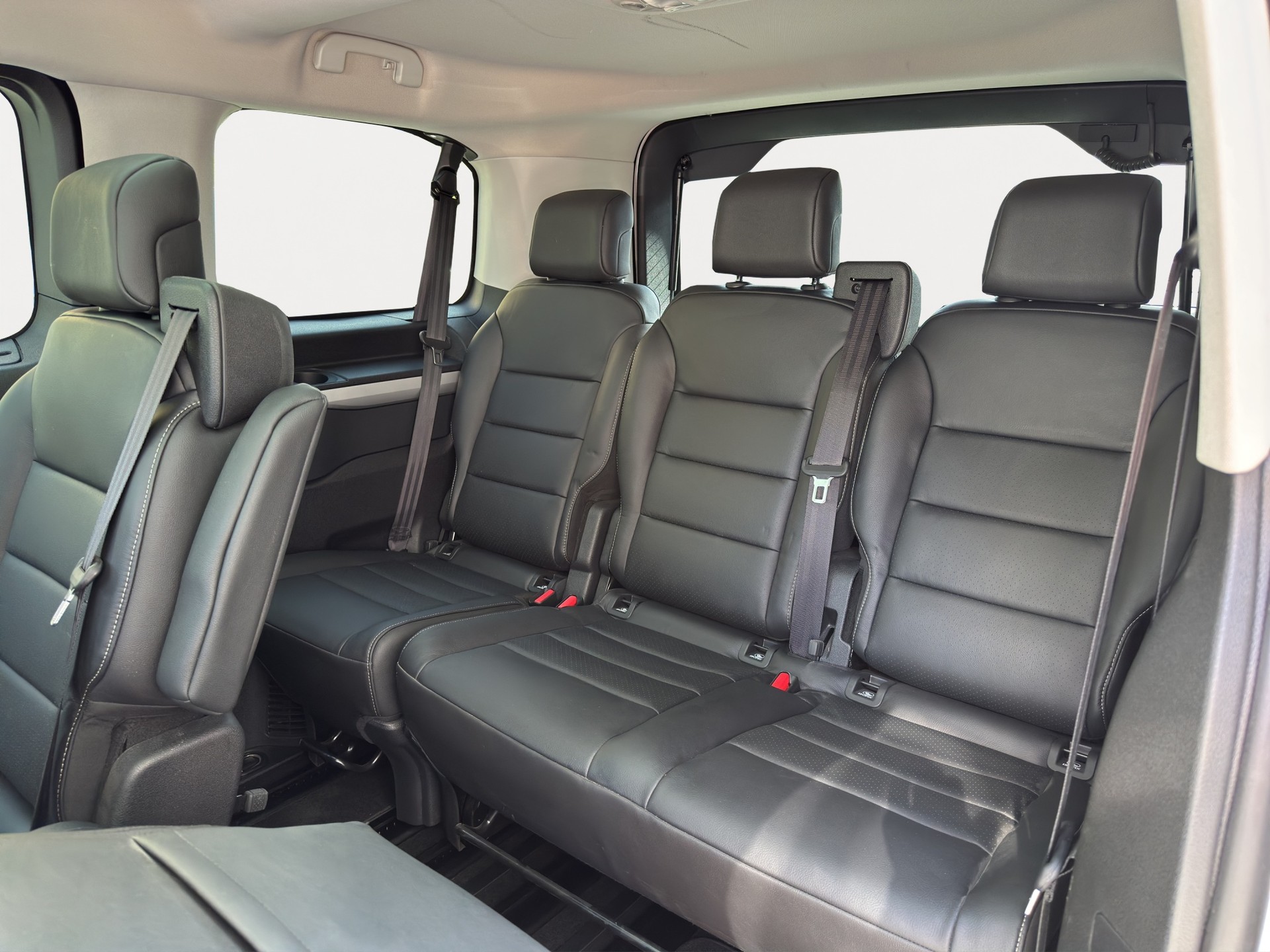 TOYOTA Proace Verso 2.0 D-4D VIP Medium Automatic-image-7