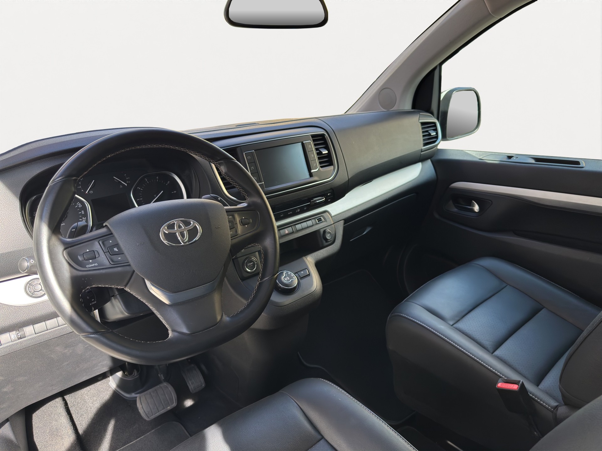 TOYOTA Proace Verso 2.0 D-4D VIP Medium Automatic-image-4