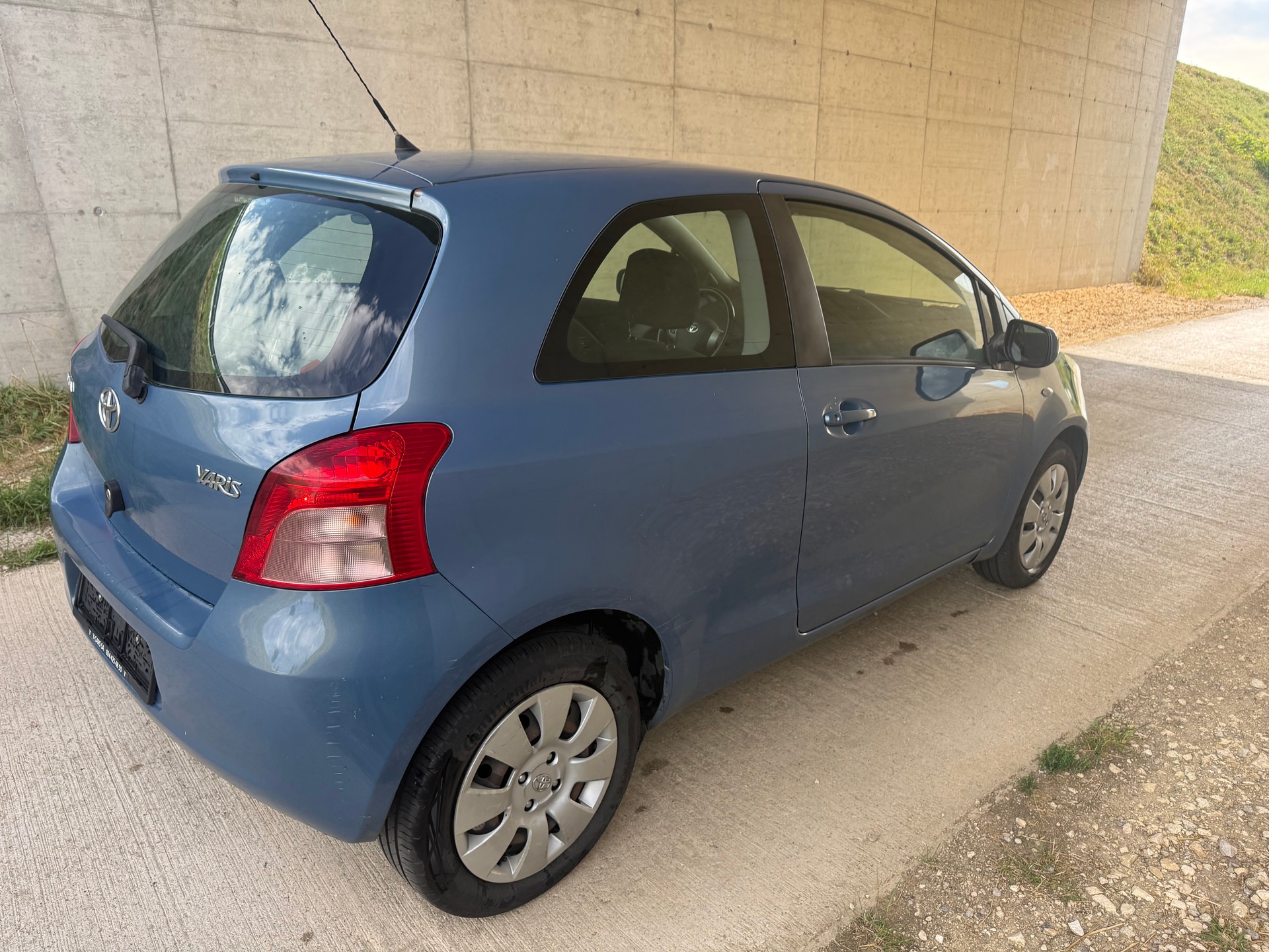 TOYOTA Yaris 1.0 Linea Luna-image-5