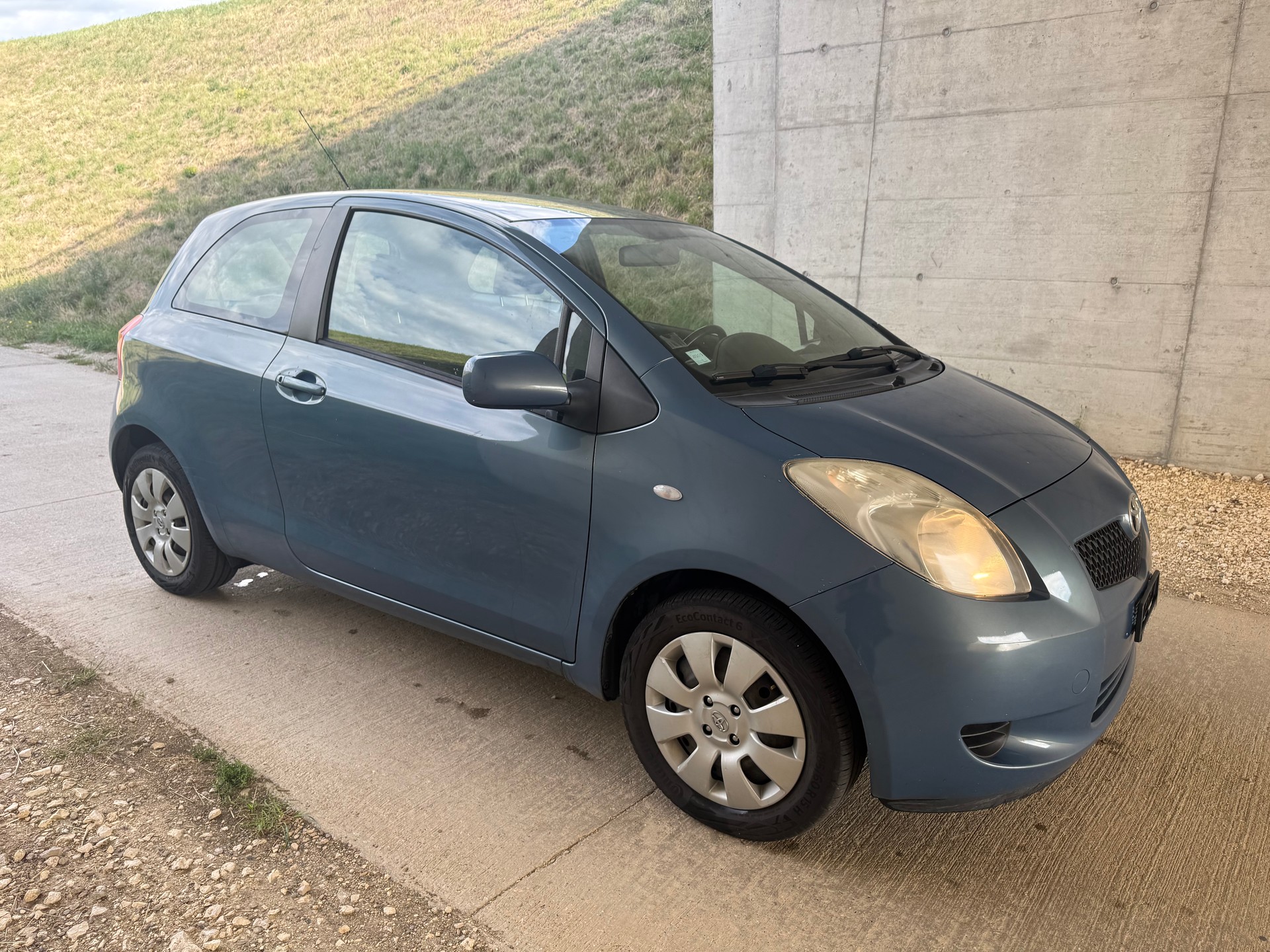 TOYOTA Yaris 1.0 Linea Luna-image-4