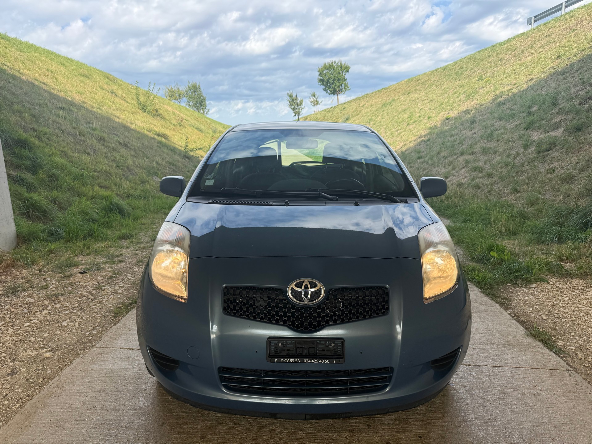 TOYOTA Yaris 1.0 Linea Luna-image-0