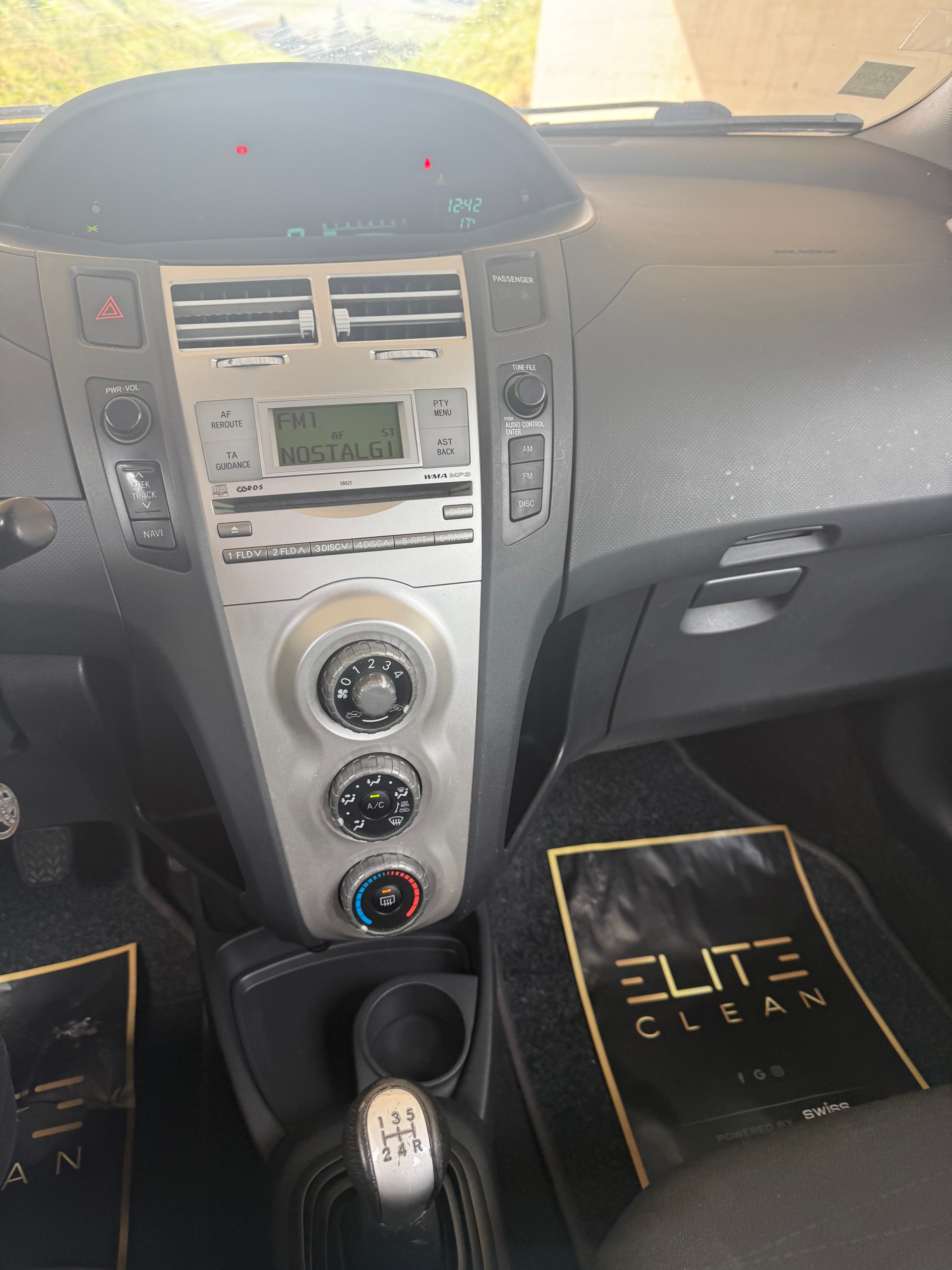 TOYOTA Yaris 1.0 Linea Luna-image-9