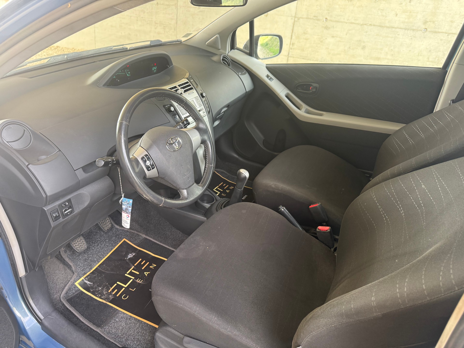 TOYOTA Yaris 1.0 Linea Luna-image-8