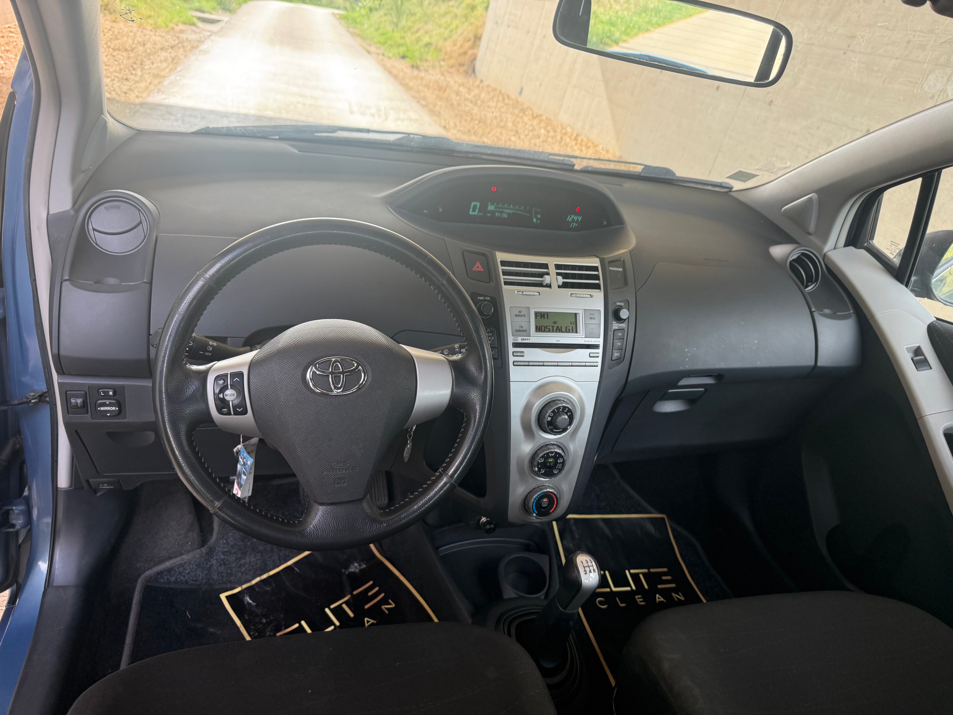 TOYOTA Yaris 1.0 Linea Luna-image-11