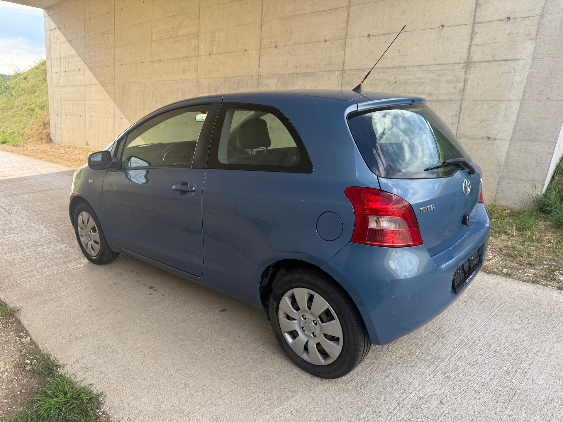 TOYOTA Yaris 1.0 Linea Luna-image-2