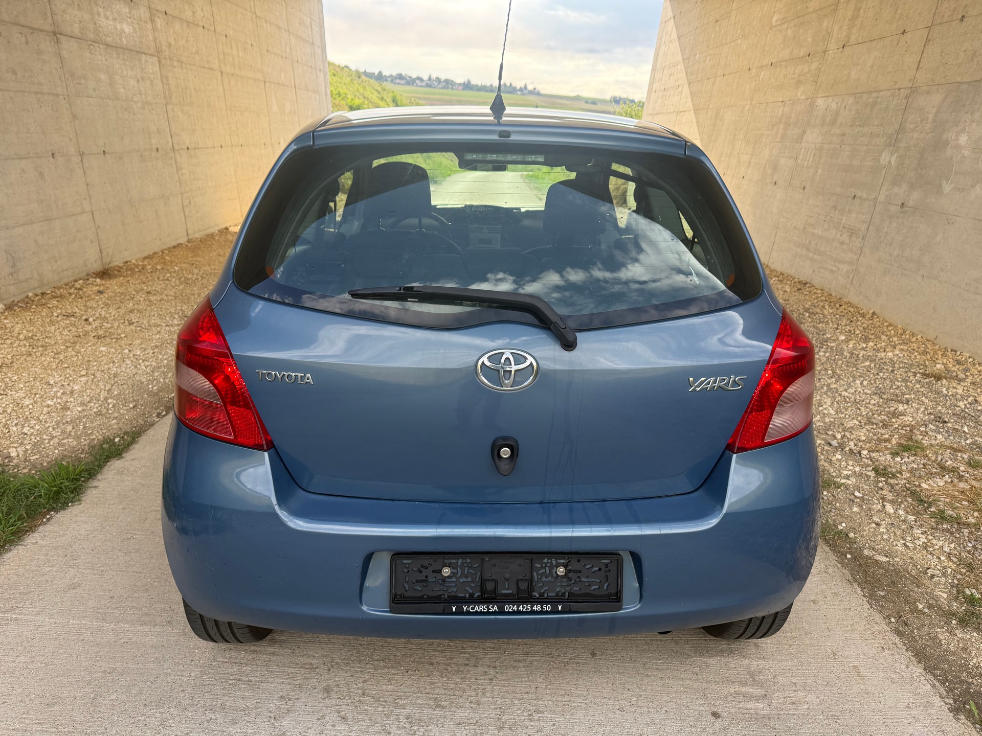 TOYOTA Yaris 1.0 Linea Luna-image-3