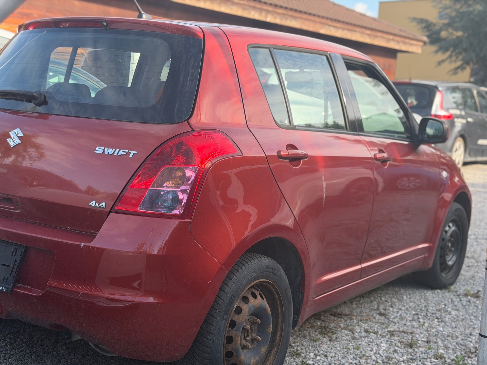 SUZUKI Swift 1.3i 16V GL Top 4x4-showroom-element-3