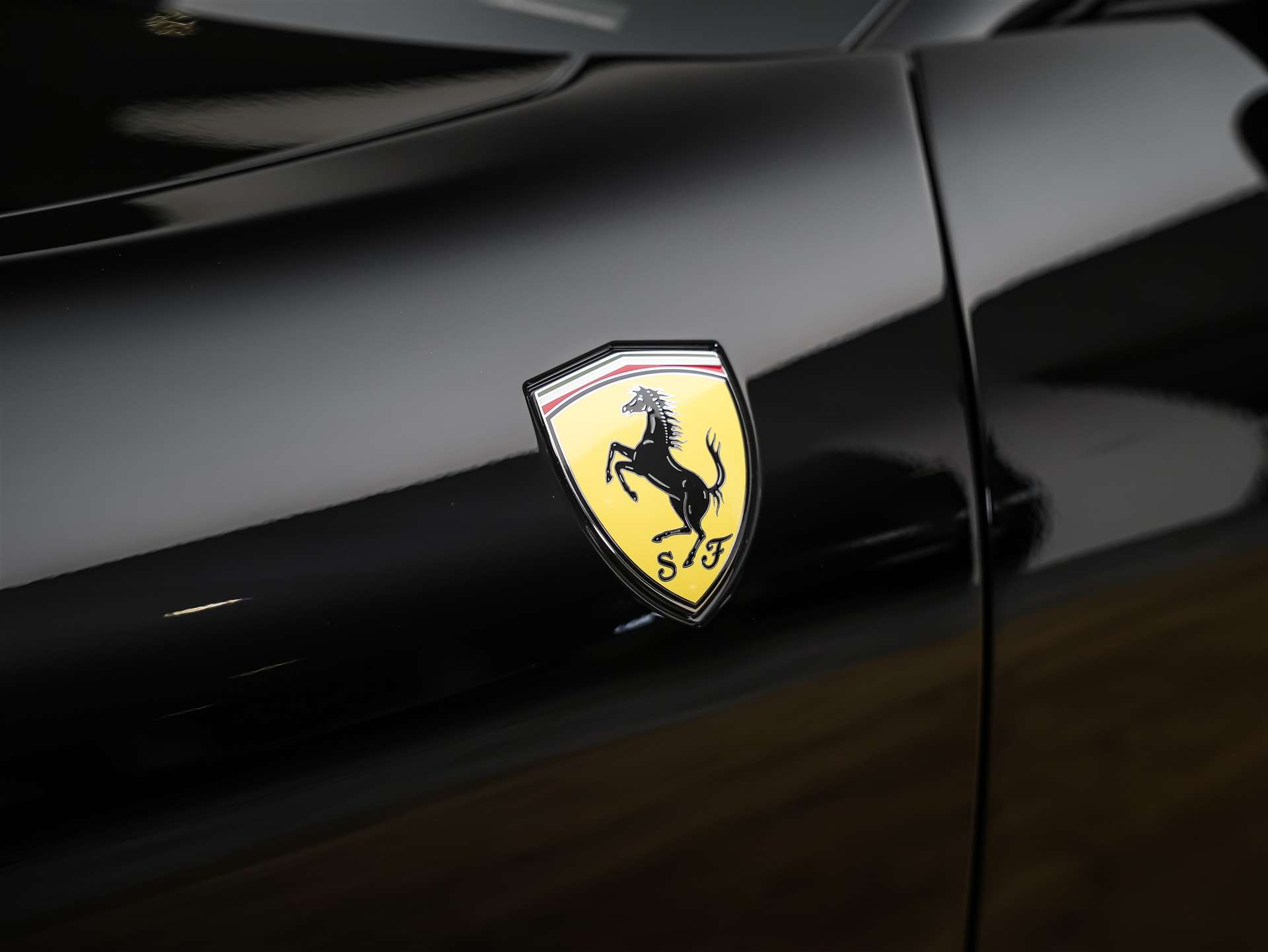 FERRARI Roma Spider 3.9 V8 T *ALL BLACK*Sitzbelüftung*JBL*-image-24