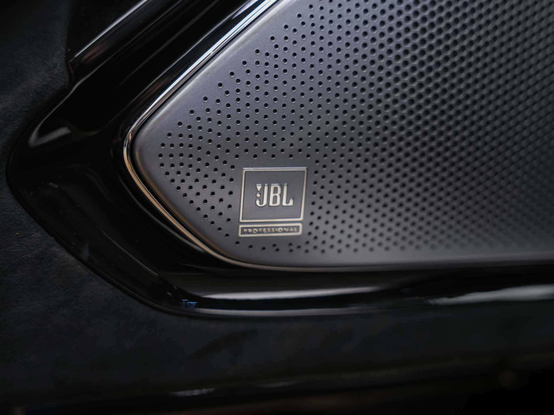 FERRARI Roma Spider 3.9 V8 T *ALL BLACK*Sitzbelüftung*JBL*-image-32