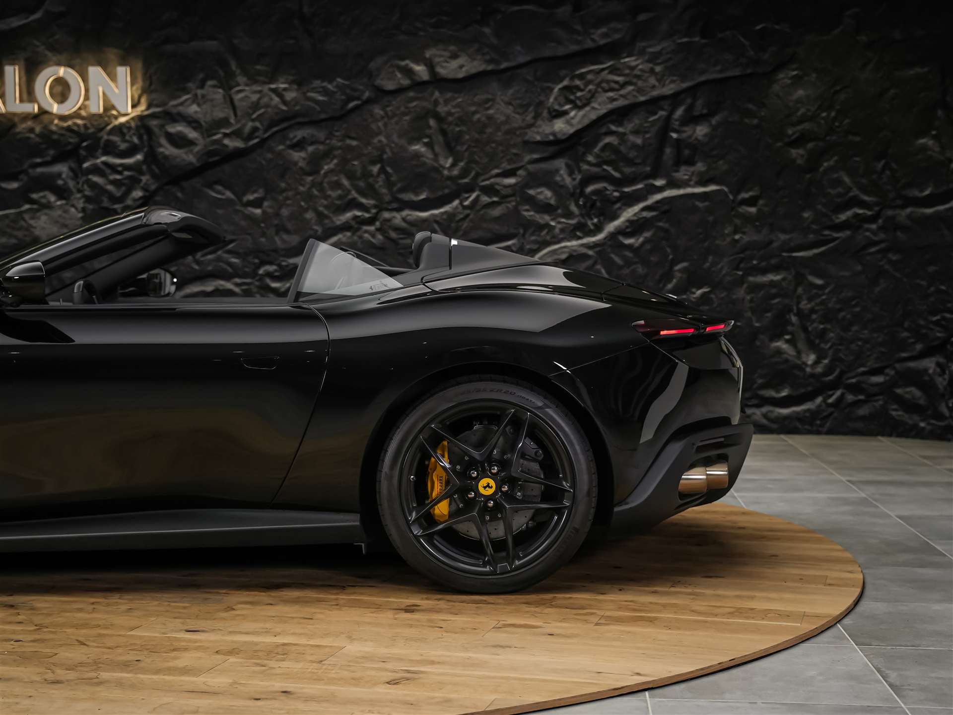 FERRARI Roma Spider 3.9 V8 T *ALL BLACK*Sitzbelüftung*JBL*-image-22