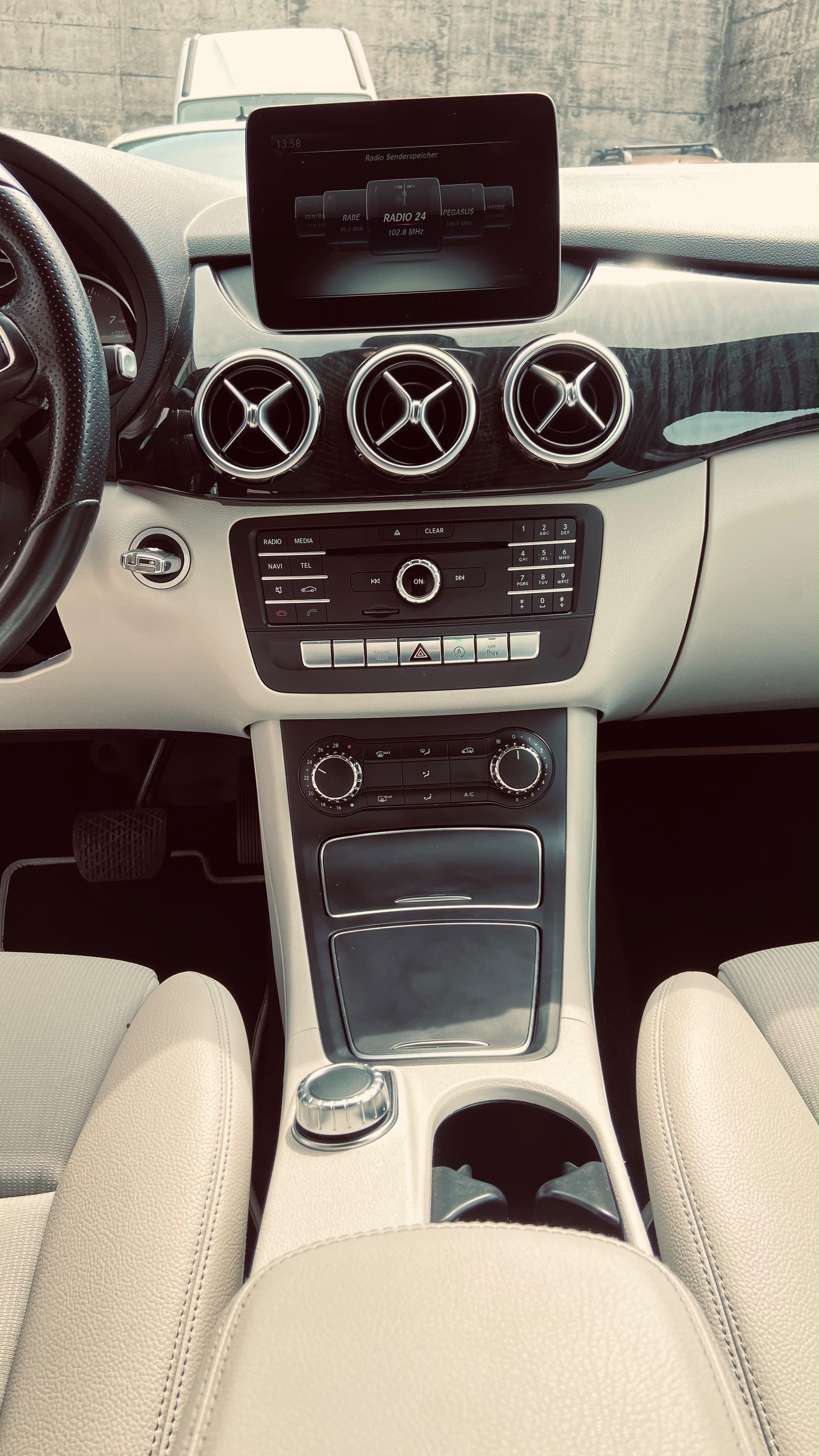 MERCEDES-BENZ B 220 Style 4Matic 7G-DCT-image-9