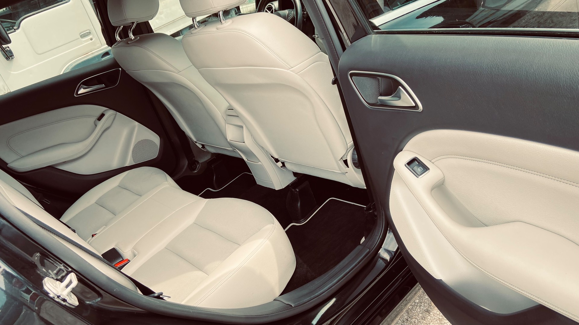 MERCEDES-BENZ B 220 Style 4Matic 7G-DCT-image-10