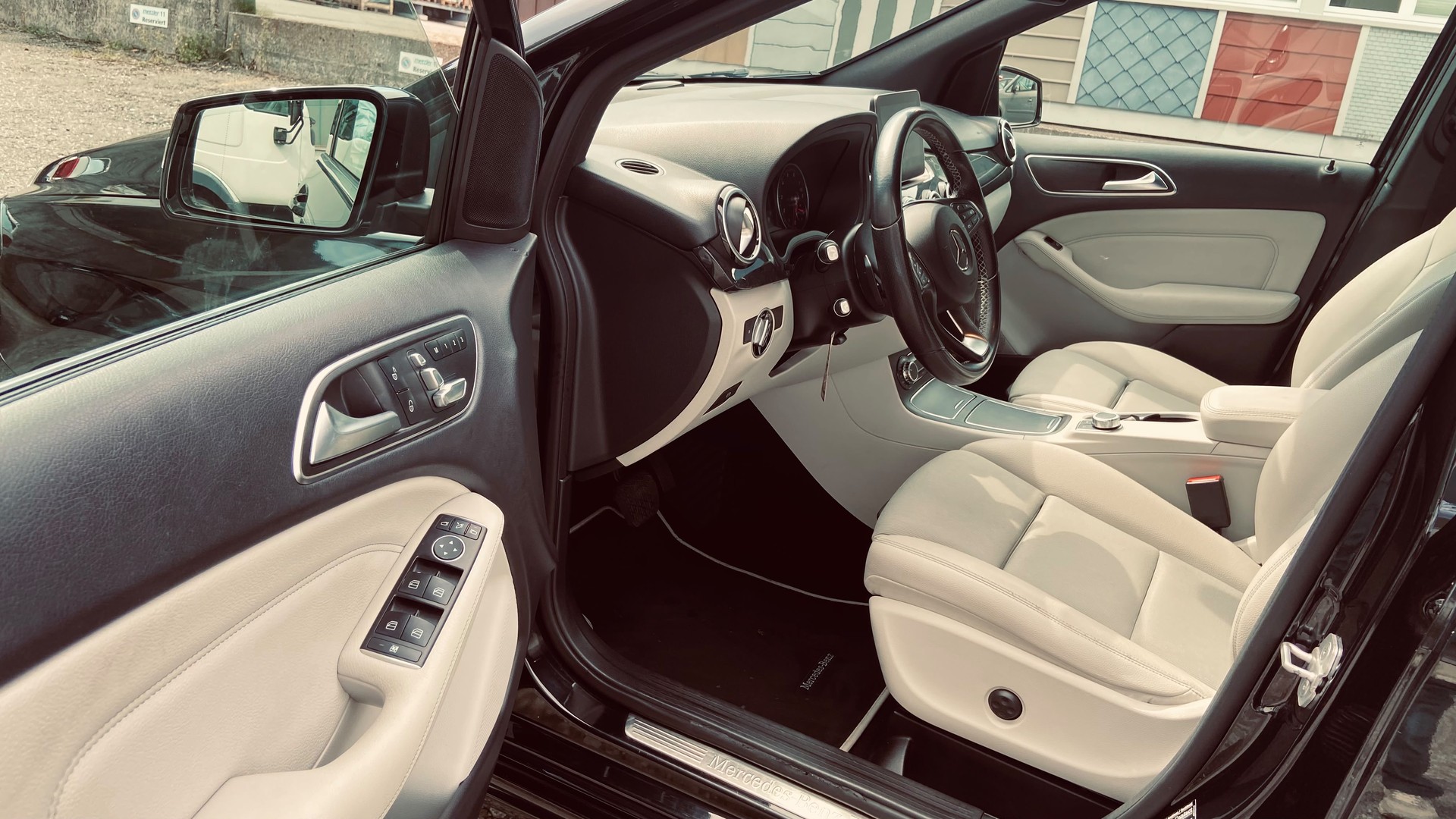 MERCEDES-BENZ B 220 Style 4Matic 7G-DCT-image-12