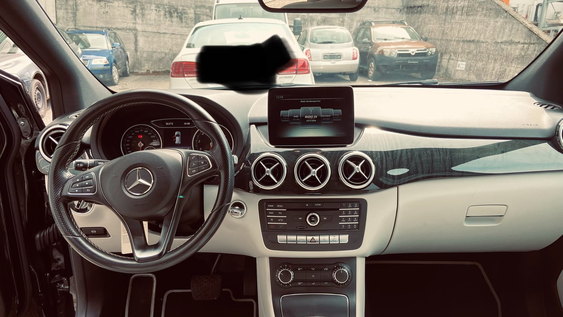 MERCEDES-BENZ B 220 Style 4Matic 7G-DCT-image-8
