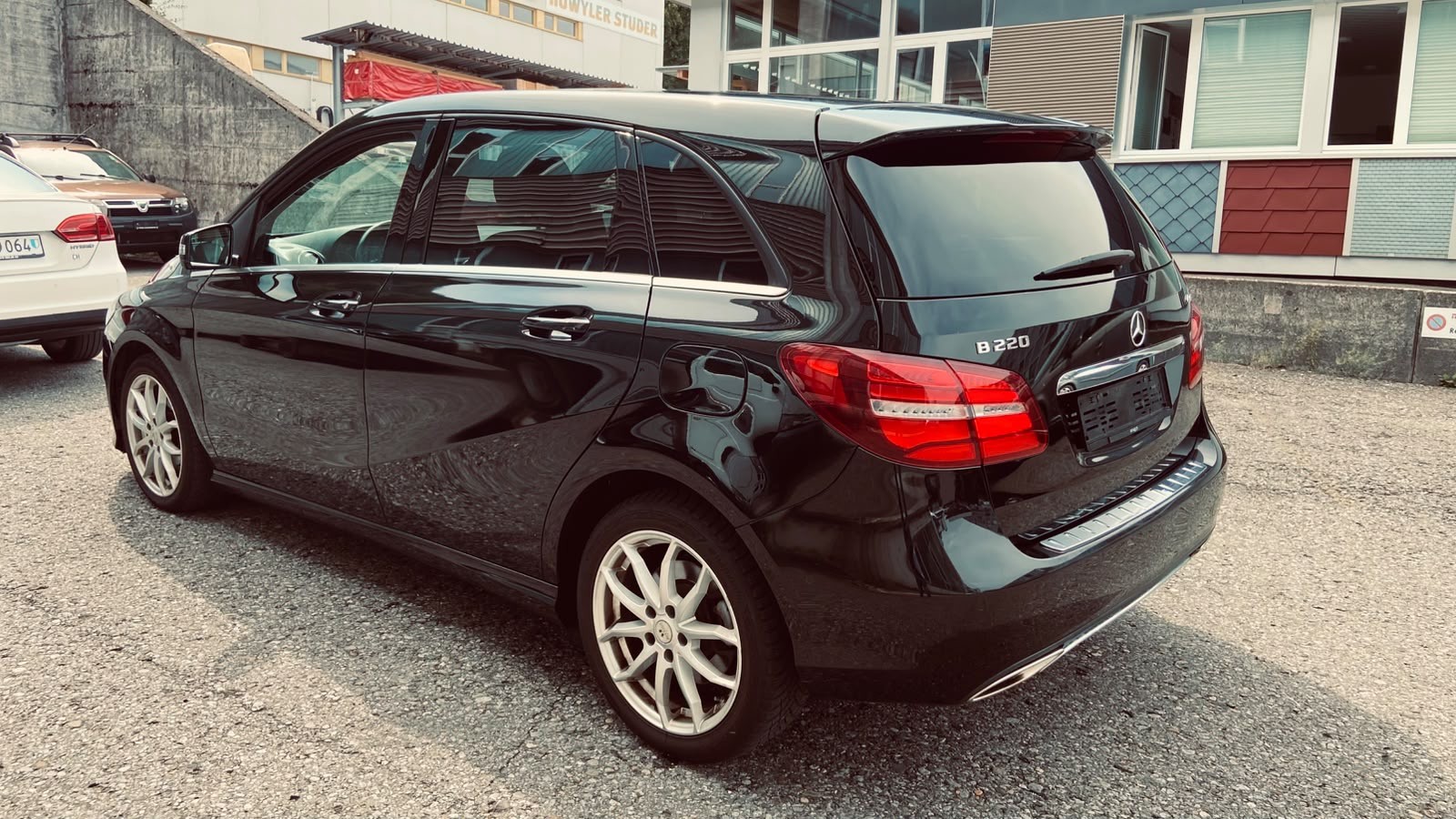 MERCEDES-BENZ B 220 Style 4Matic 7G-DCT-image-3