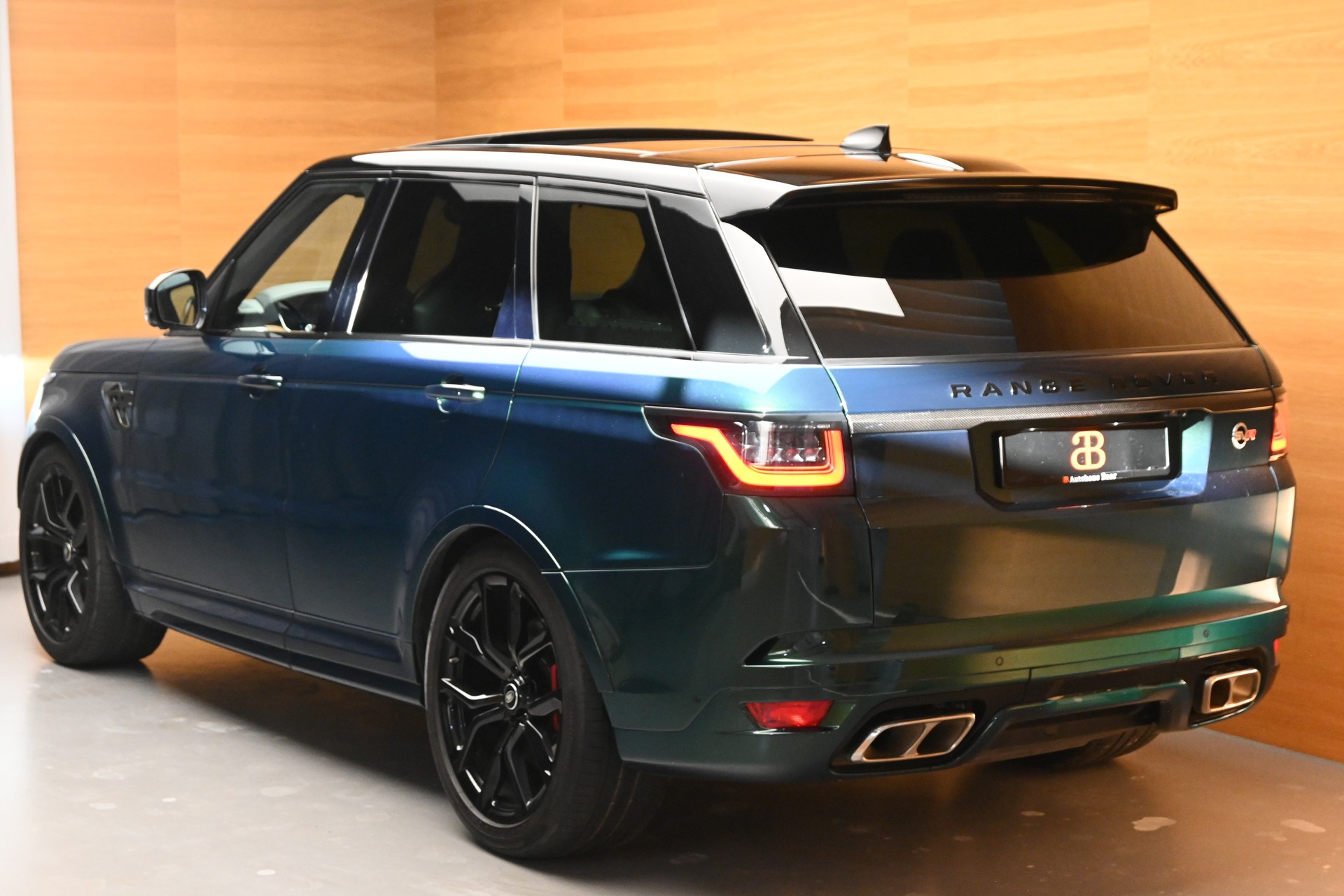 LAND ROVER Range Rover Sport 5.0 V8 SC SVR Carbon-image-4