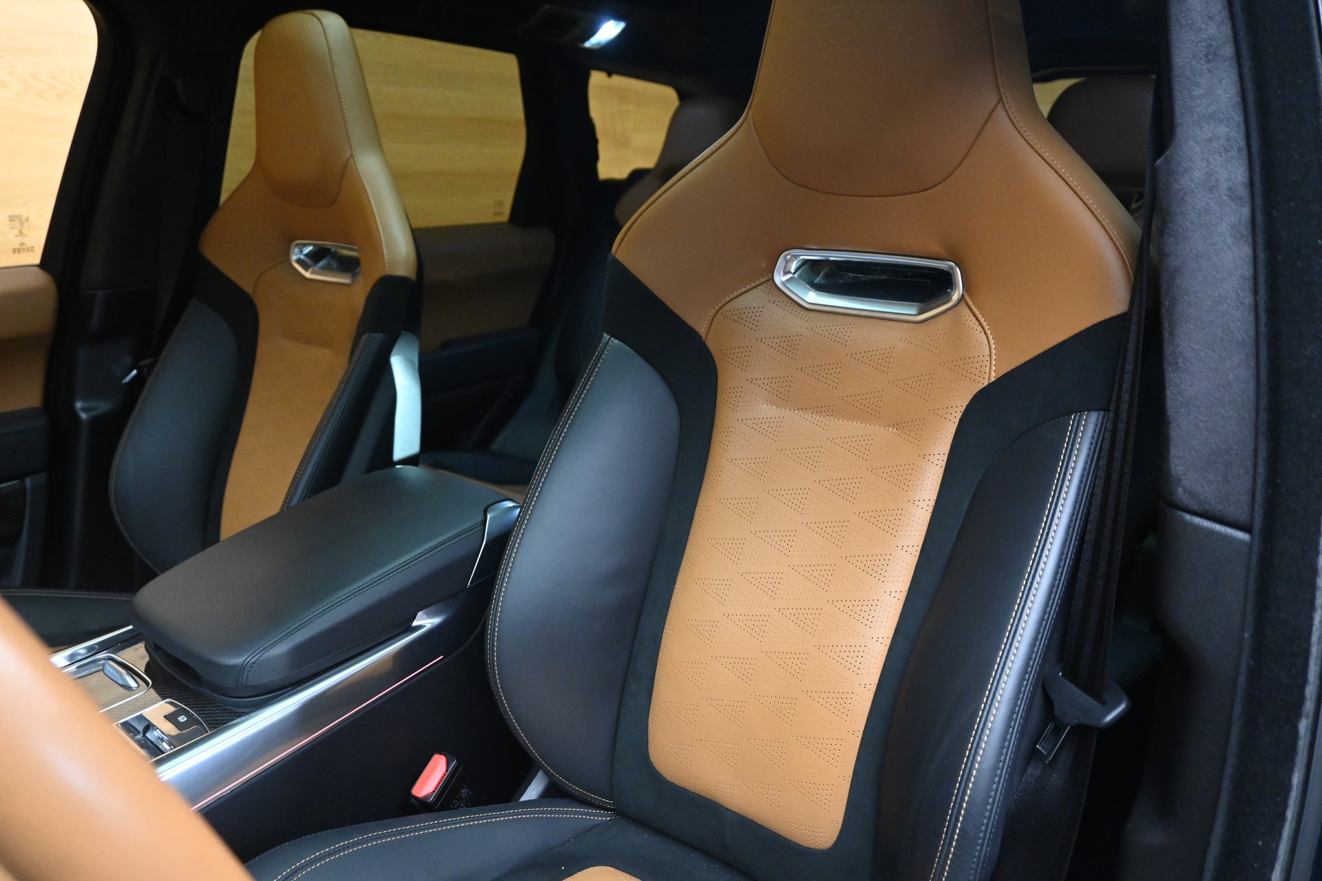 LAND ROVER Range Rover Sport 5.0 V8 SC SVR Carbon-image-5