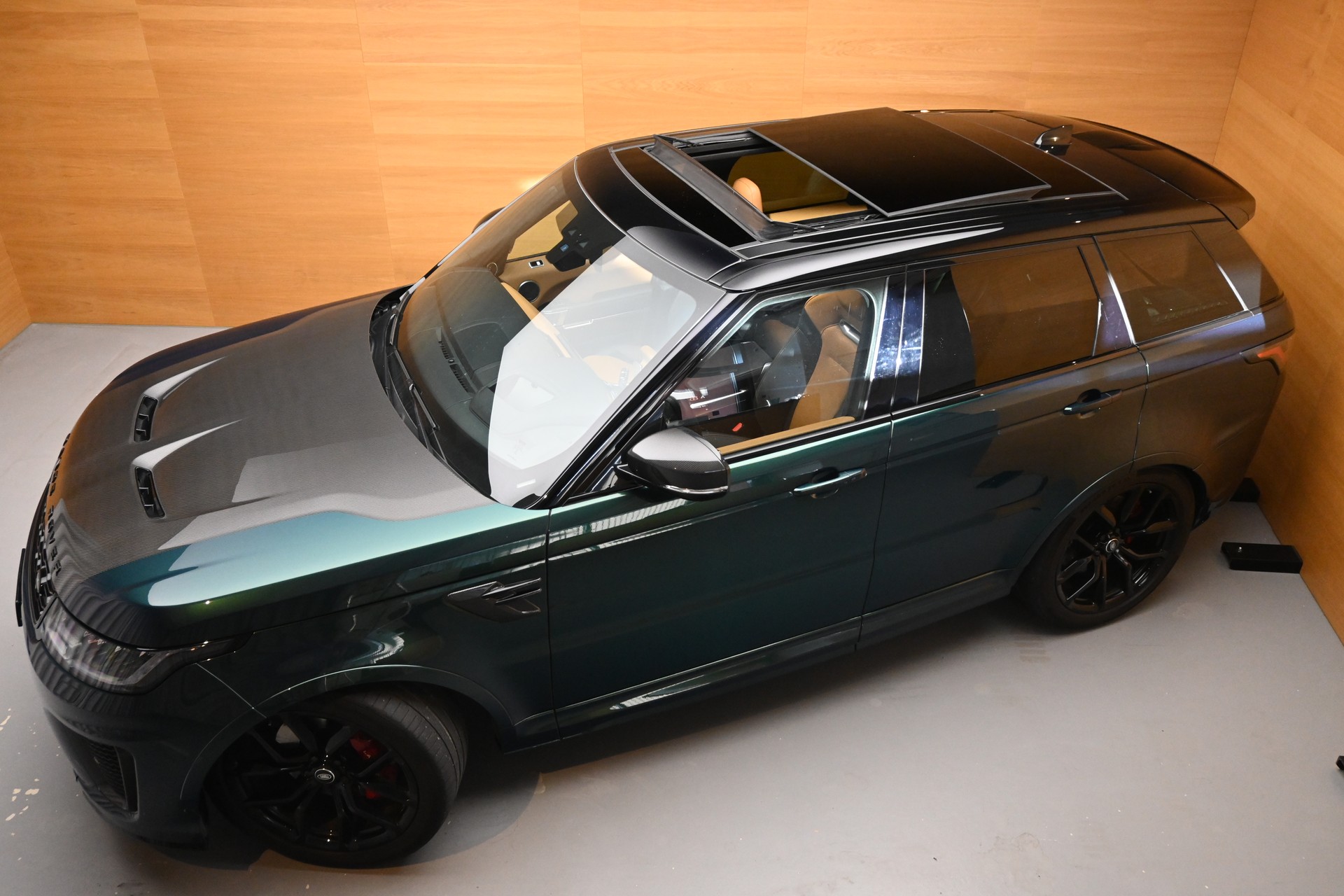 LAND ROVER Range Rover Sport 5.0 V8 SC SVR Carbon-image-1