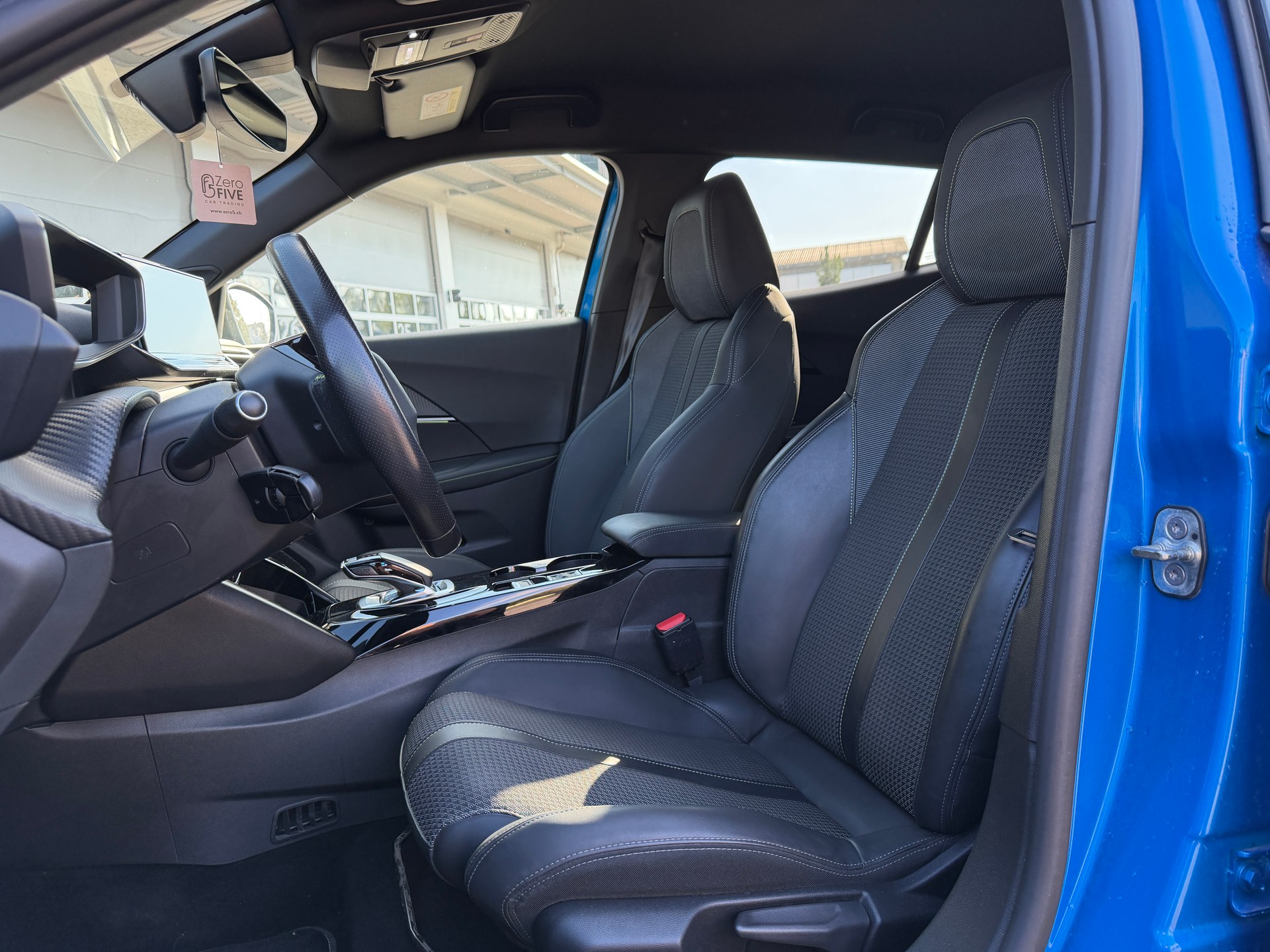 PEUGEOT 2008 e GT Line-image-6