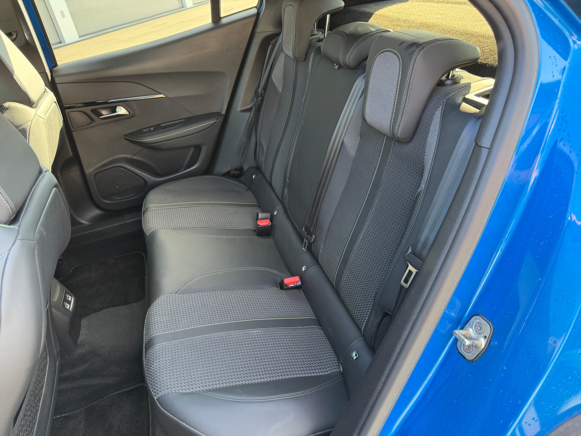 PEUGEOT 2008 e GT Line-image-7