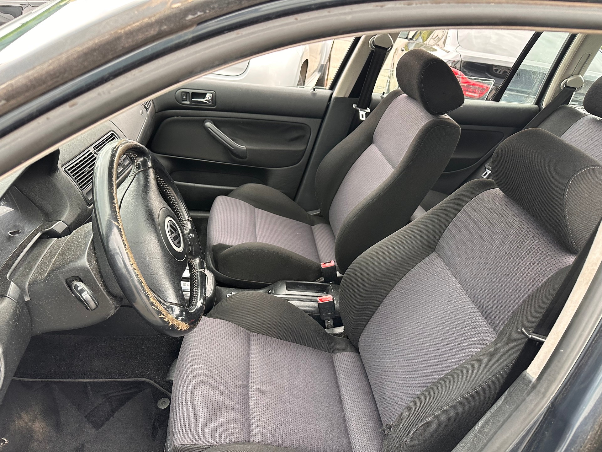 VW Golf Variant 1.6 Trendline Automatic-image-6
