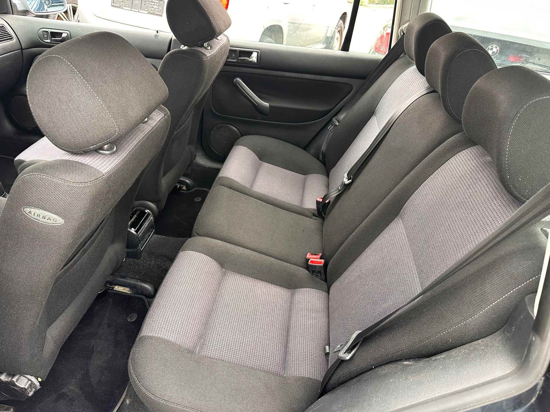 VW Golf Variant 1.6 Trendline Automatic-image-10