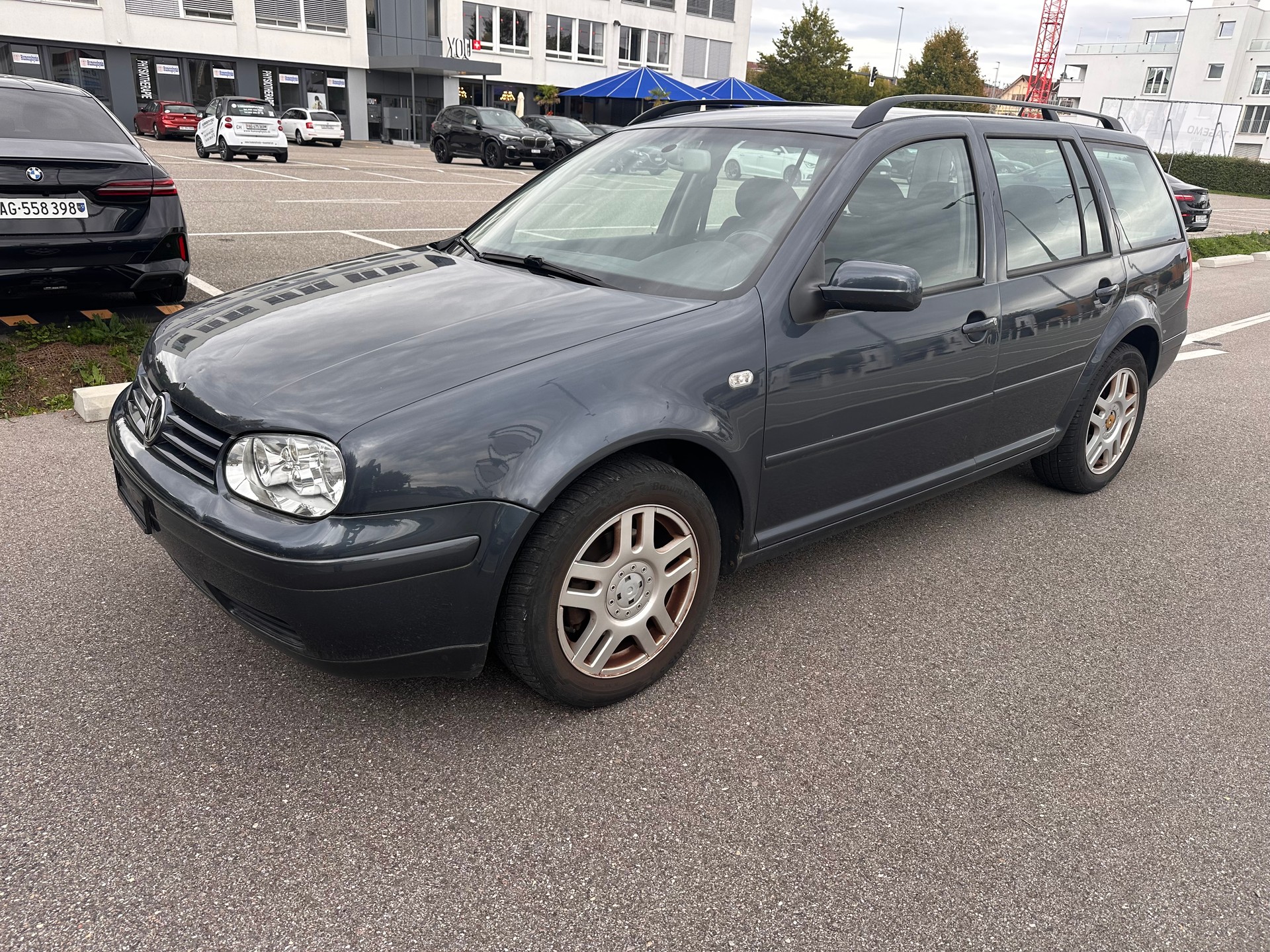 VW Golf Variant 1.6 Trendline Automatic-image-0