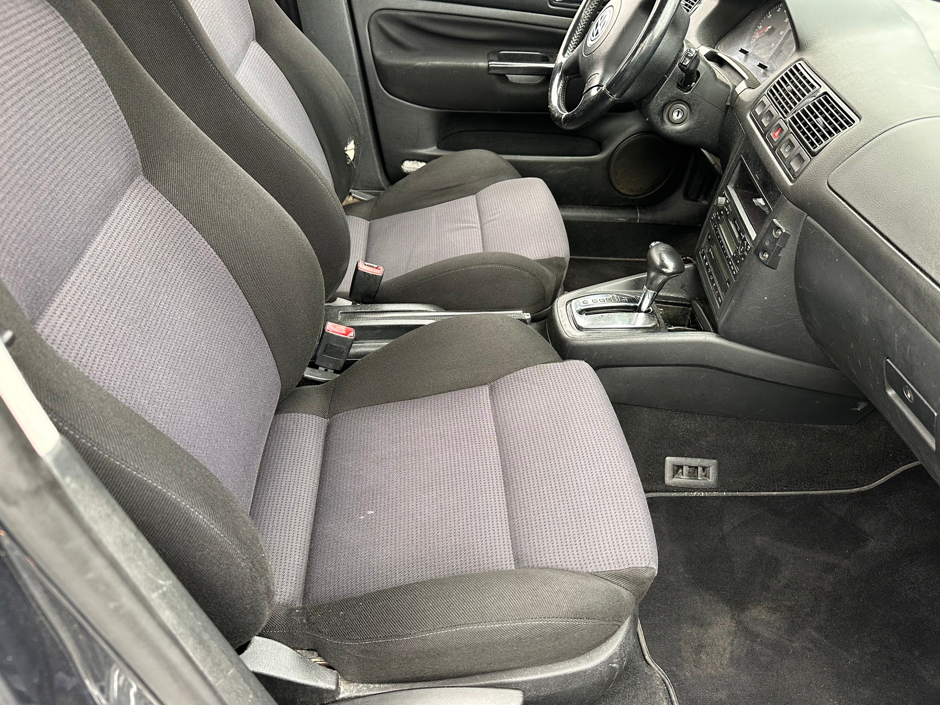 VW Golf Variant 1.6 Trendline Automatic-image-9