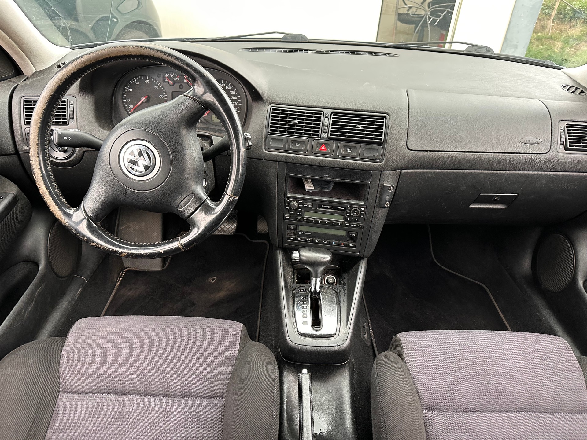 VW Golf Variant 1.6 Trendline Automatic-image-7