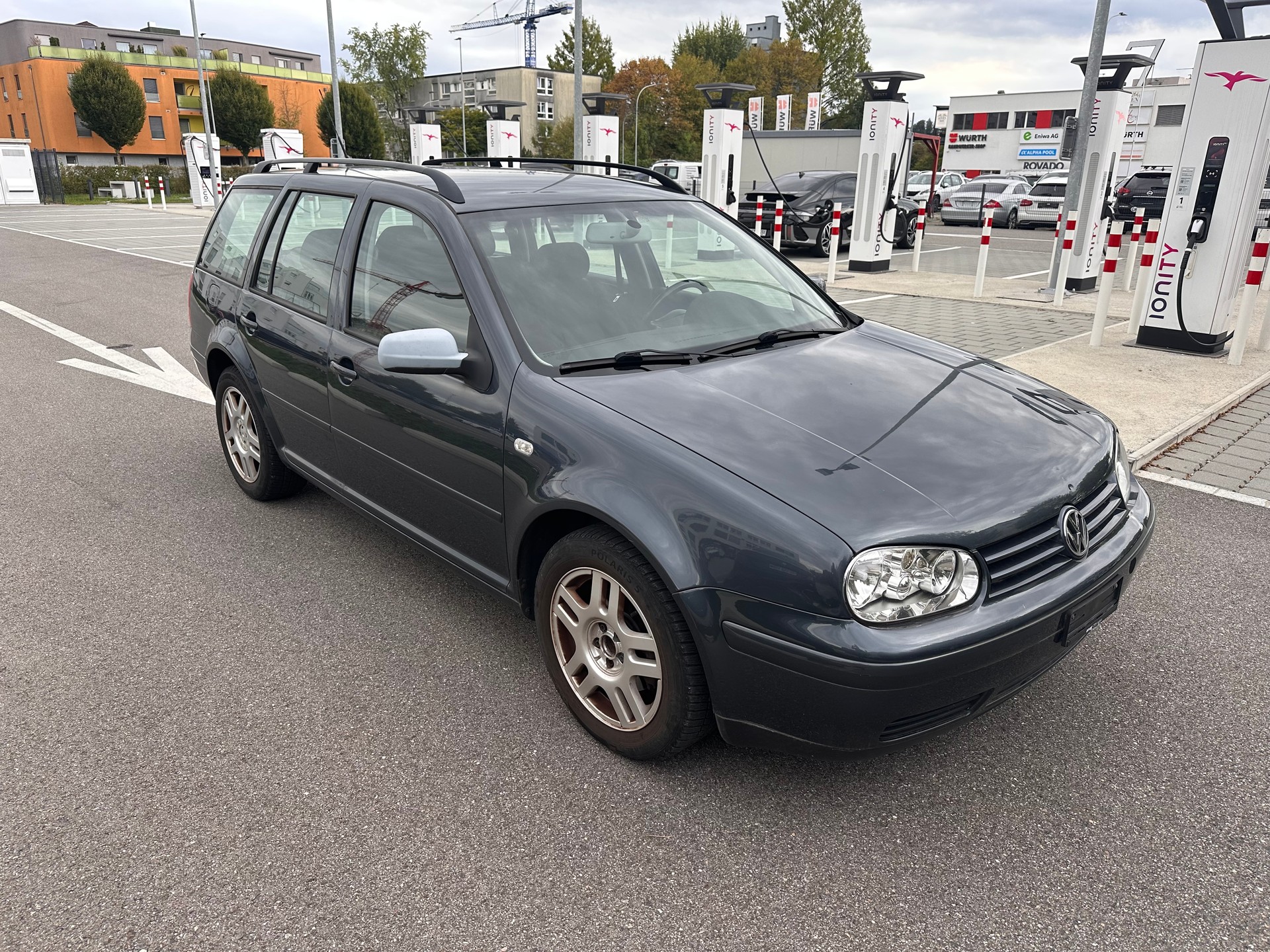 VW Golf Variant 1.6 Trendline Automatic-image-1