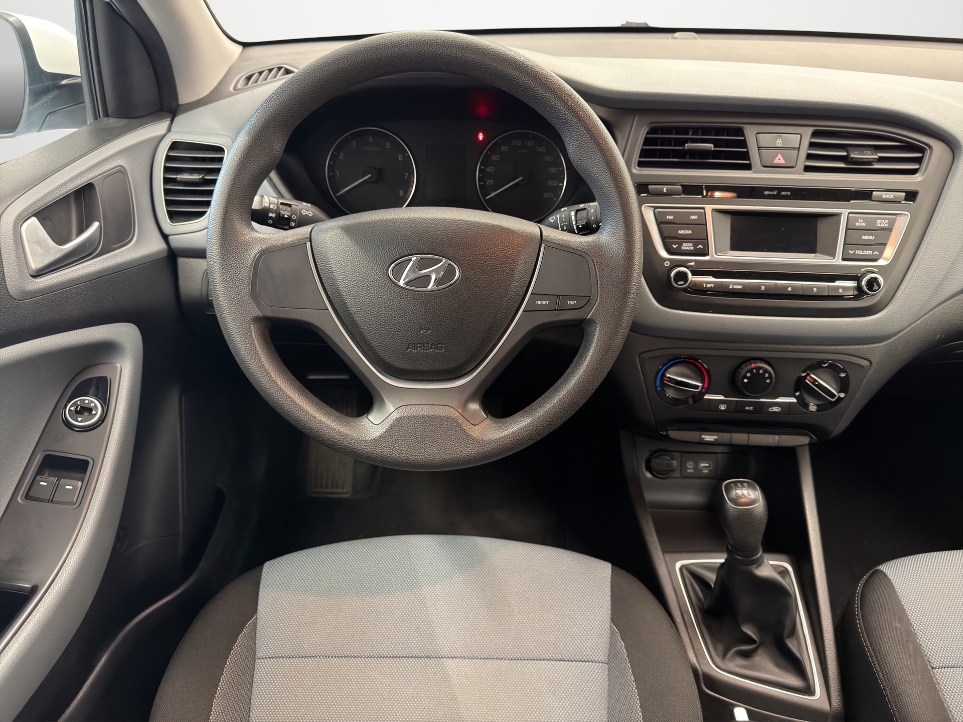 HYUNDAI i20 active-image-9
