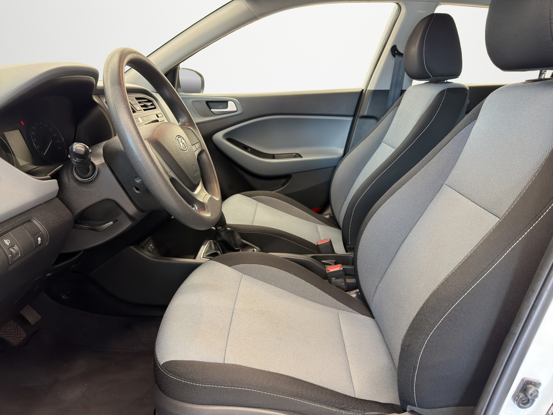 HYUNDAI i20 active-image-8