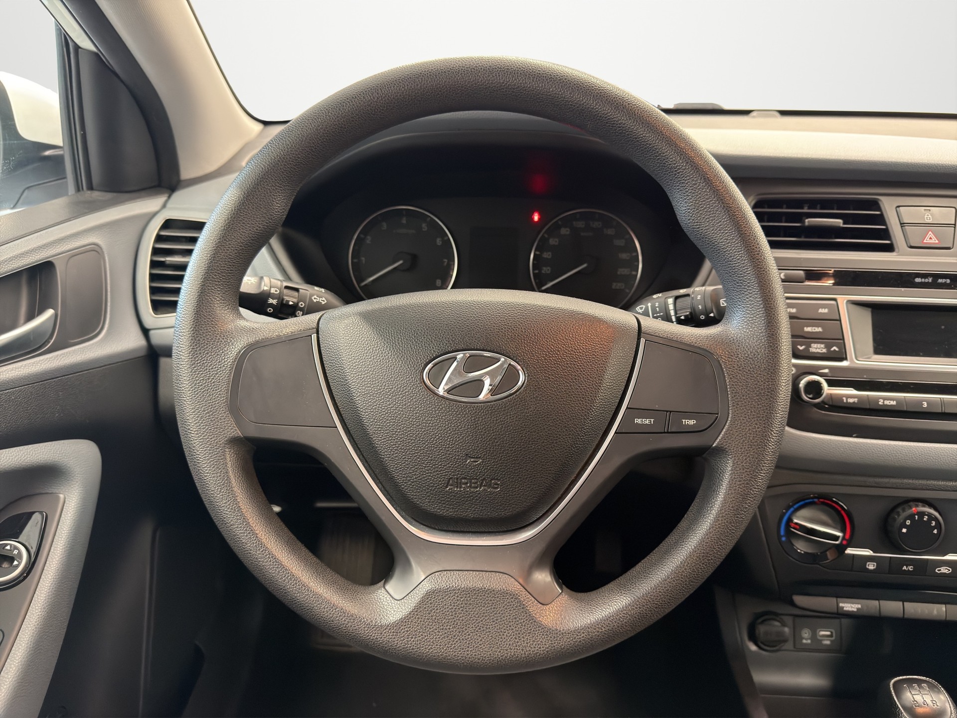HYUNDAI i20 active-image-10