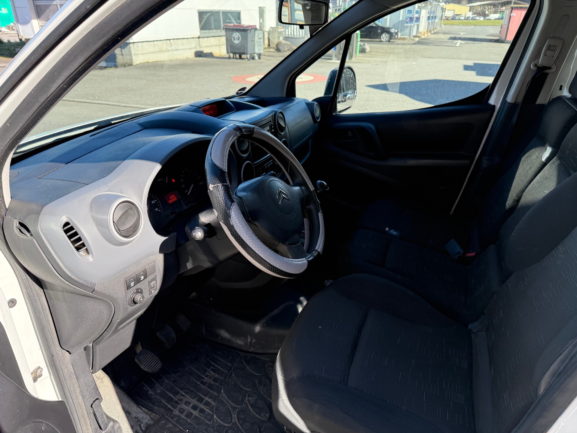 CITROEN BERLINGO 1.6 ESSENCE CHARGÉ 702 KG-image-13
