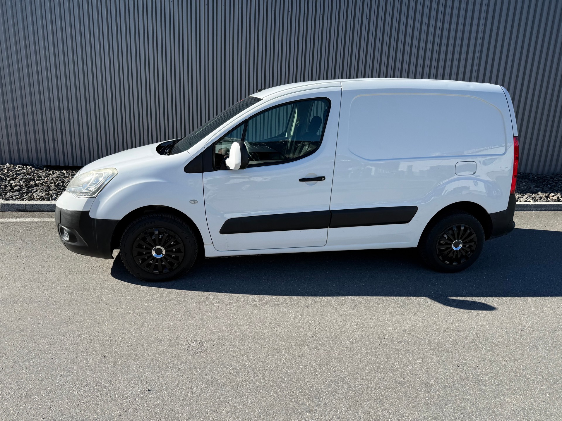 CITROEN BERLINGO 1.6 ESSENCE CHARGÉ 702 KG-image-1